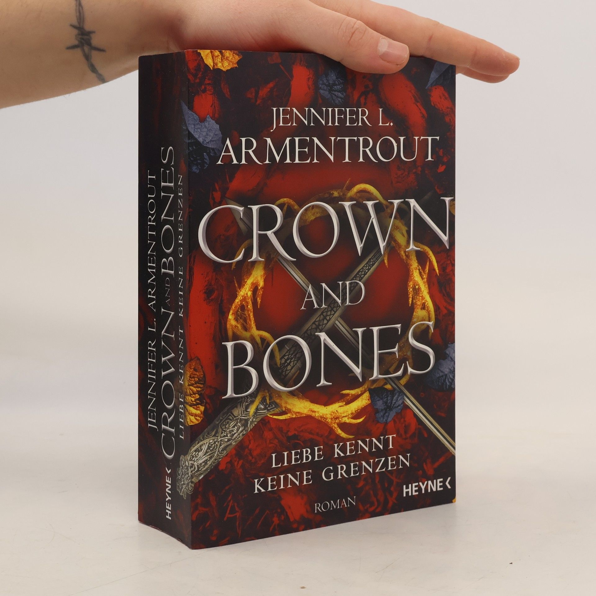 Keine Grenzen Crown and bones