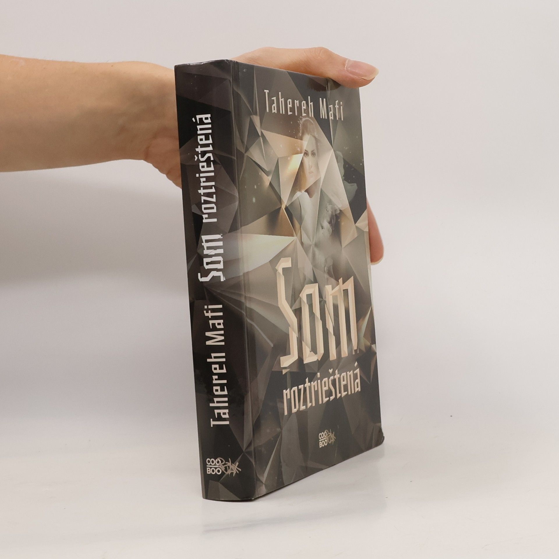 Tahereh Mafi Som roztrieštená