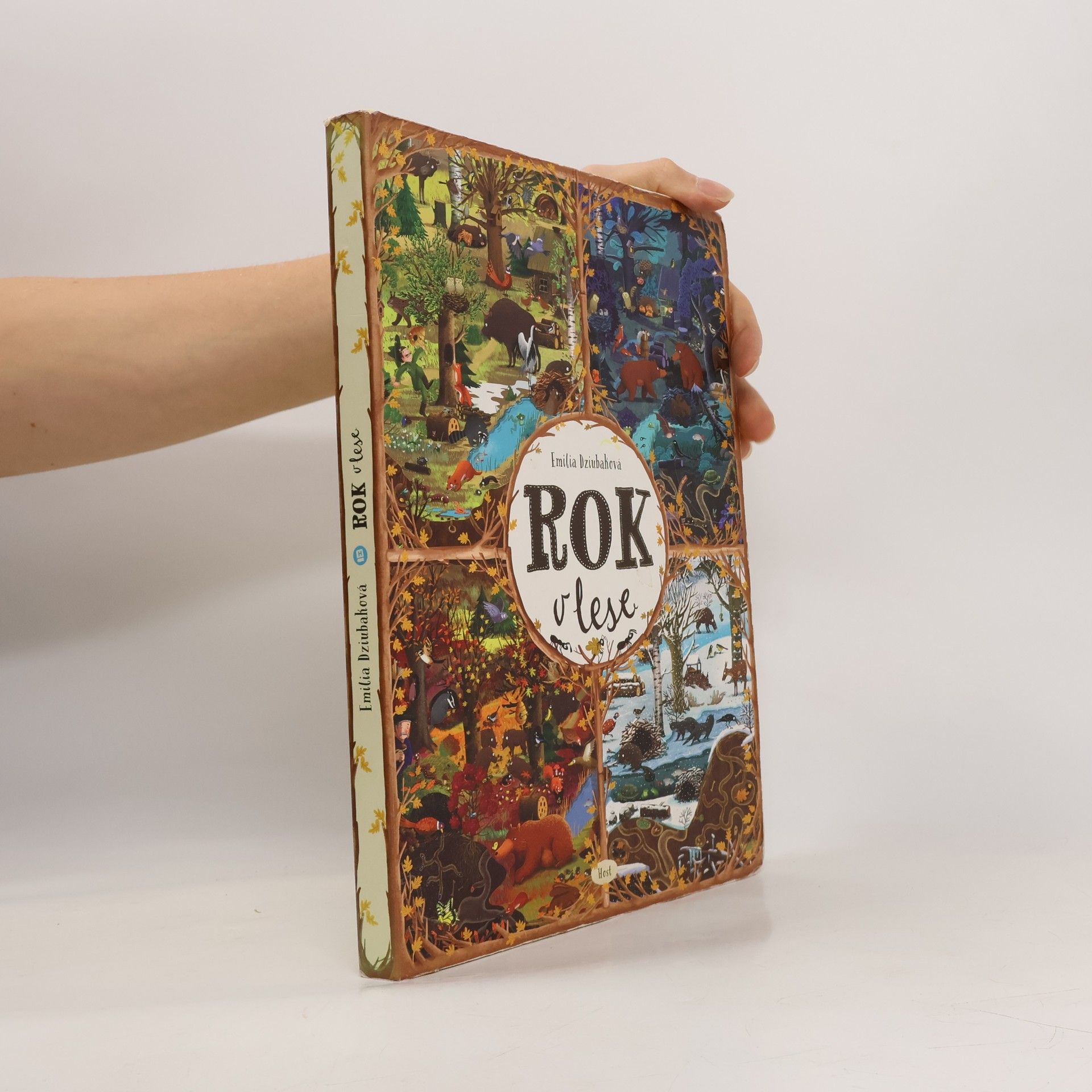 Emilia Dziubak Rok v lese