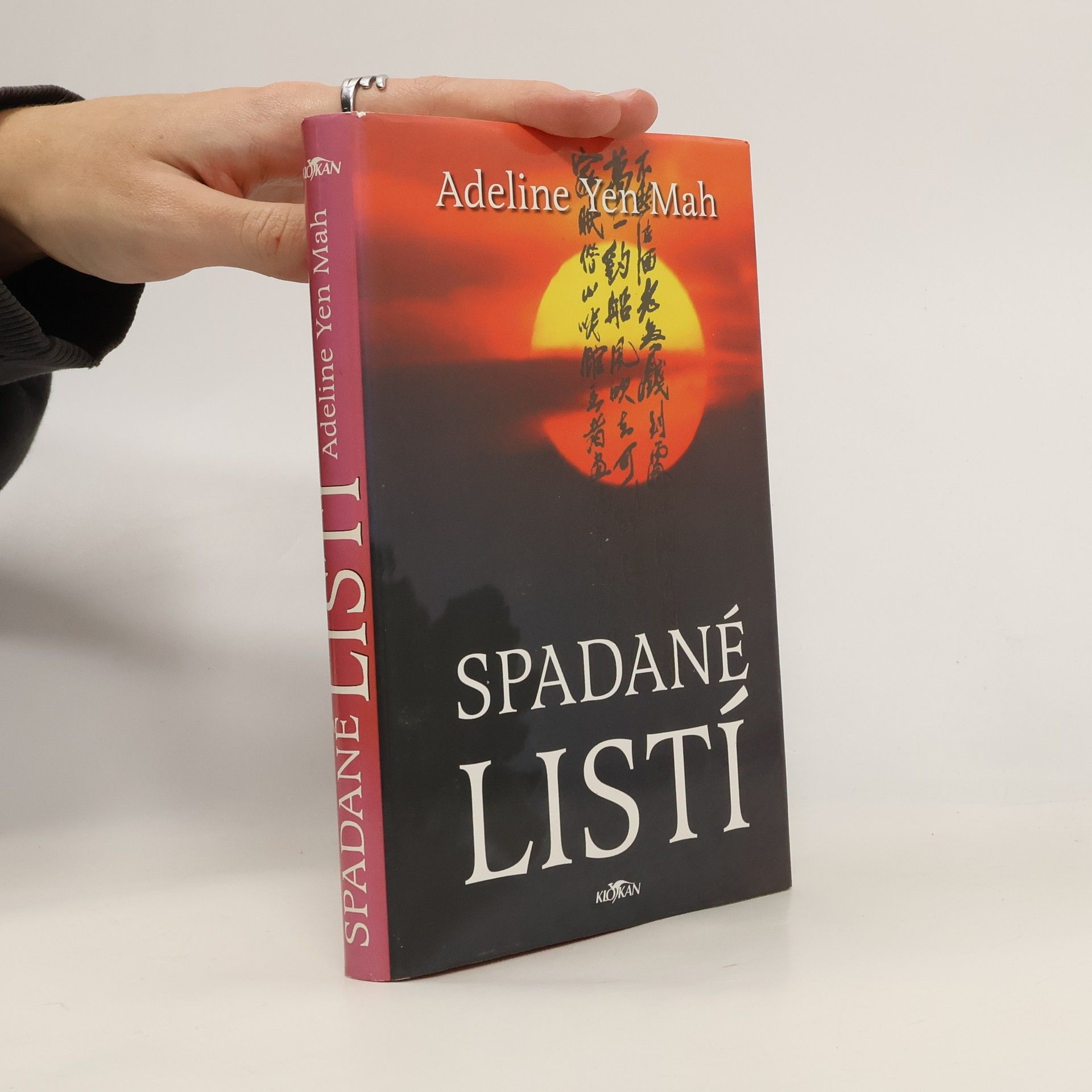 Adeline Yen Mah Spadané listí