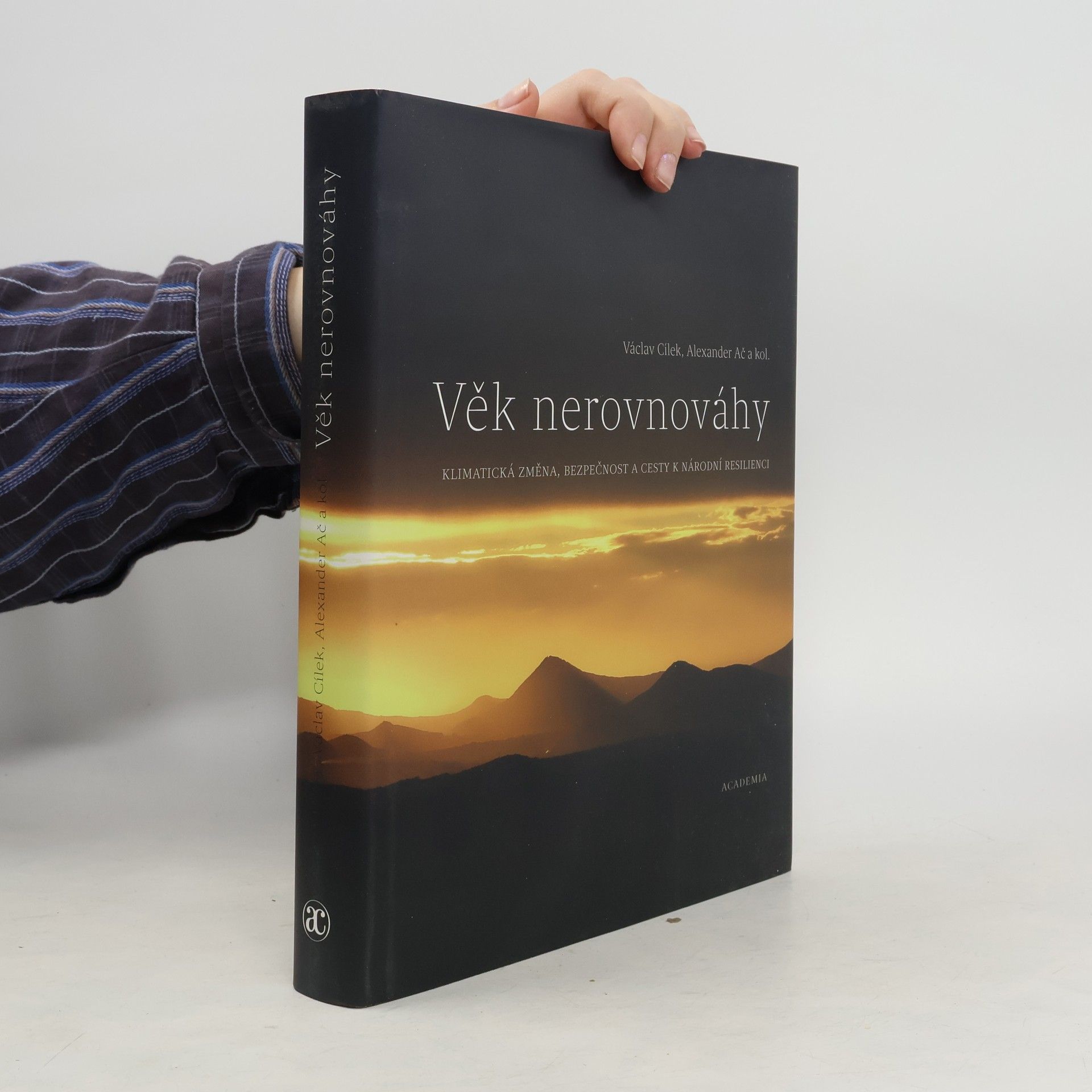 Autorenkollektiv Věk nerovnováhy: Klimatická změna, bezpečnost a cesty k národní resilienci