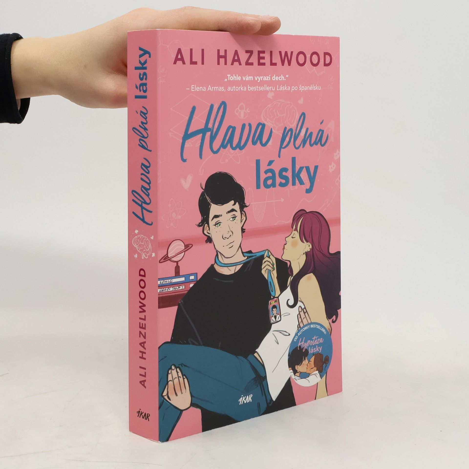 Ali Hazelwood Hlava plná lásky