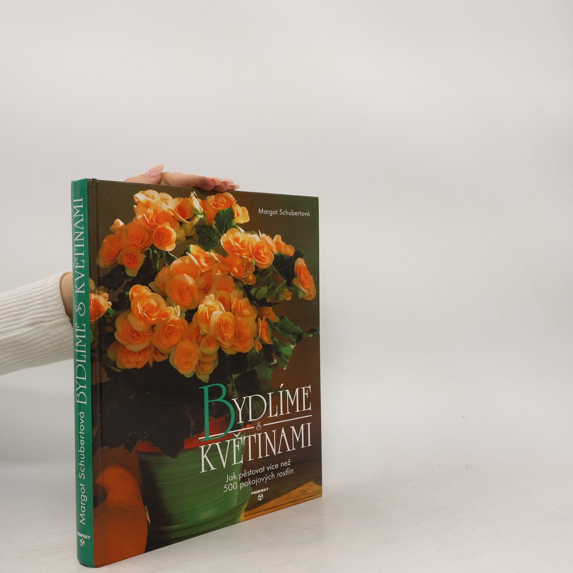 Margot Schubert Bydlíme s květinami: Obsáhlý rádce pro více než 500 pokojových rostlin