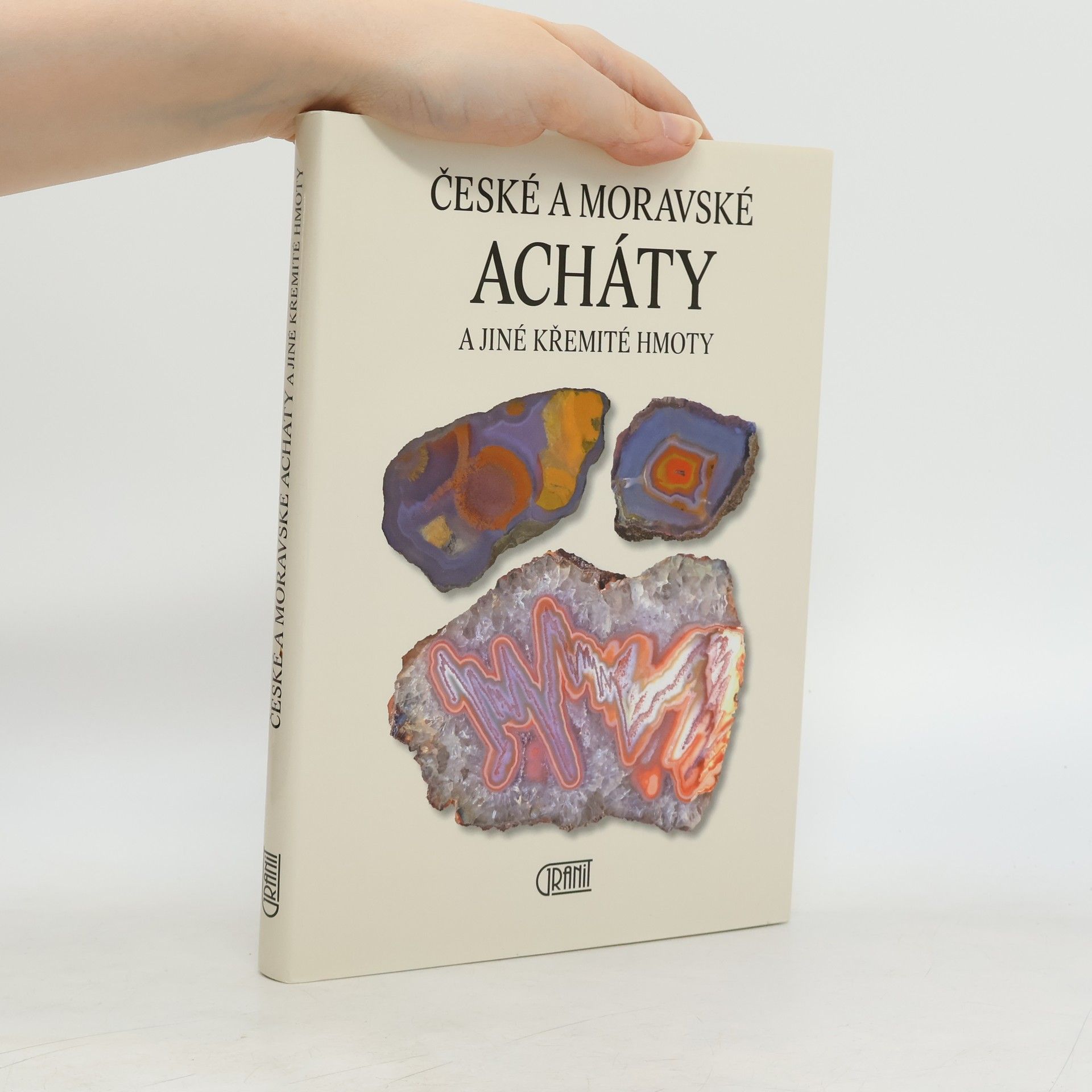 Lubomír Mlčoch České a moravské acháty a jiné křemité hmoty