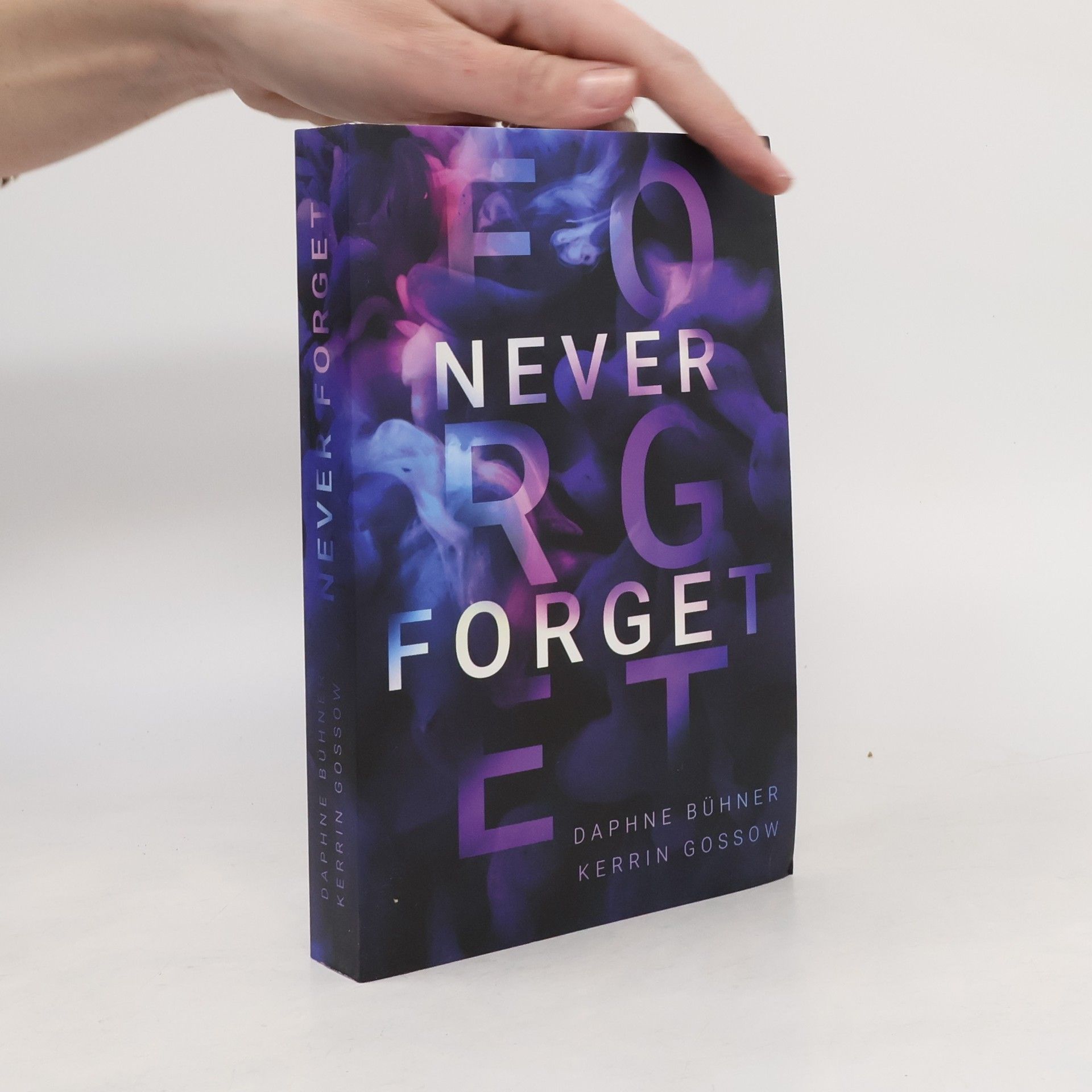 Daphne Bühner Never Forget