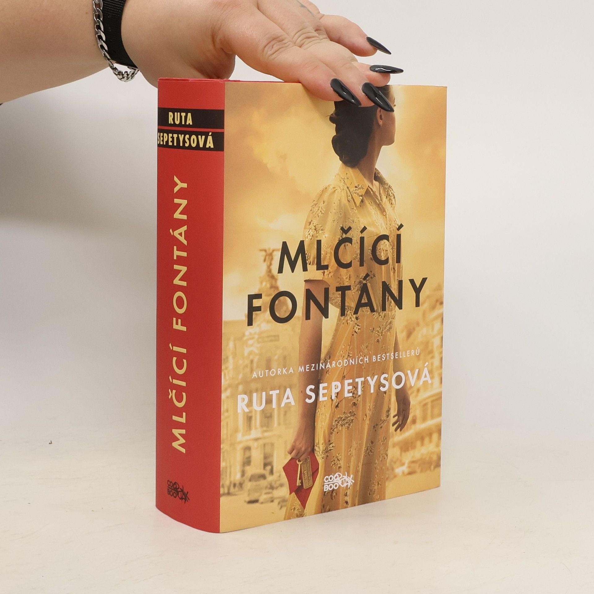 Ruta Sepetys Mlčící fontány