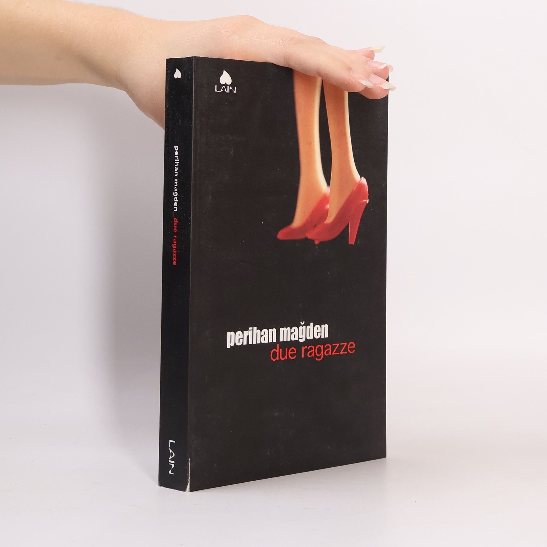 Perihan Mağden Due ragazze