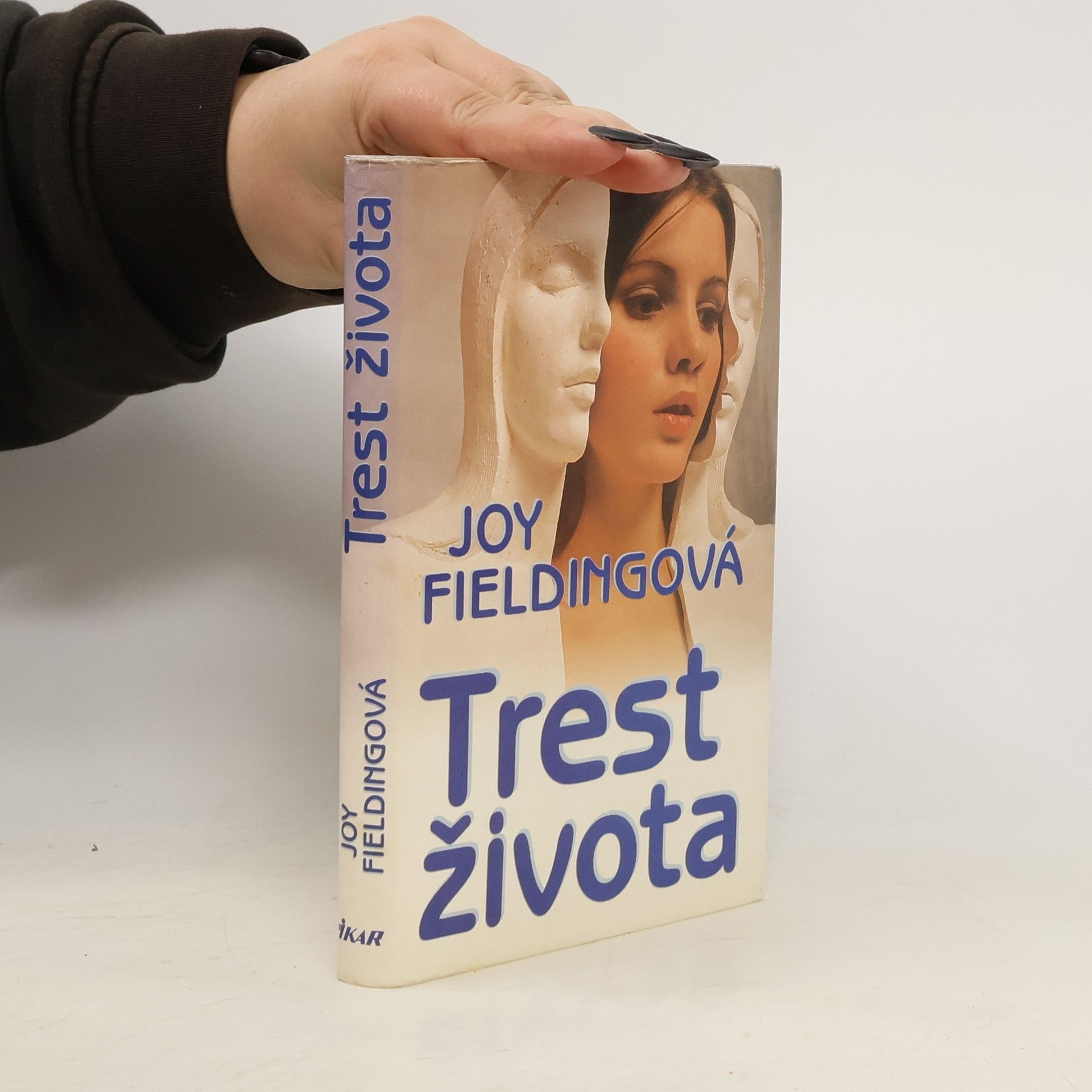 Joy Fielding Trest života