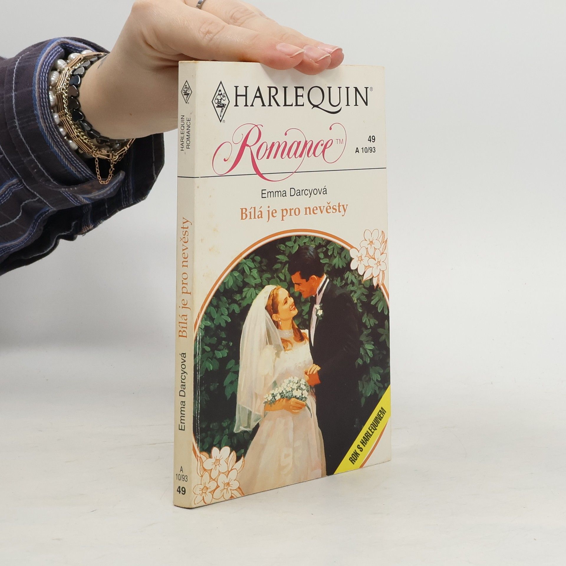Emma Darcy Bílá je pro nevěsty