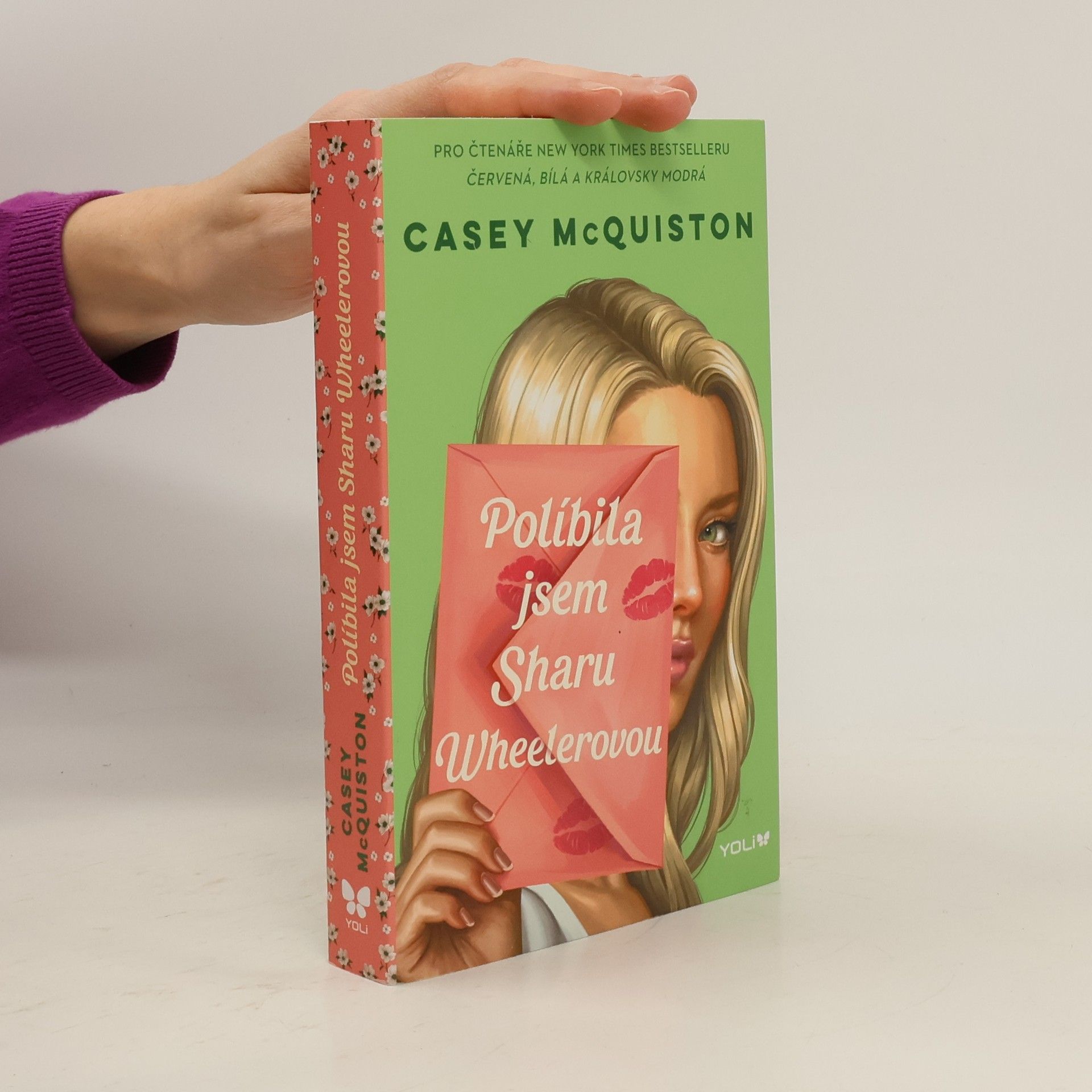 Casey McQuiston Políbila jsem Sharu Wheelerovou