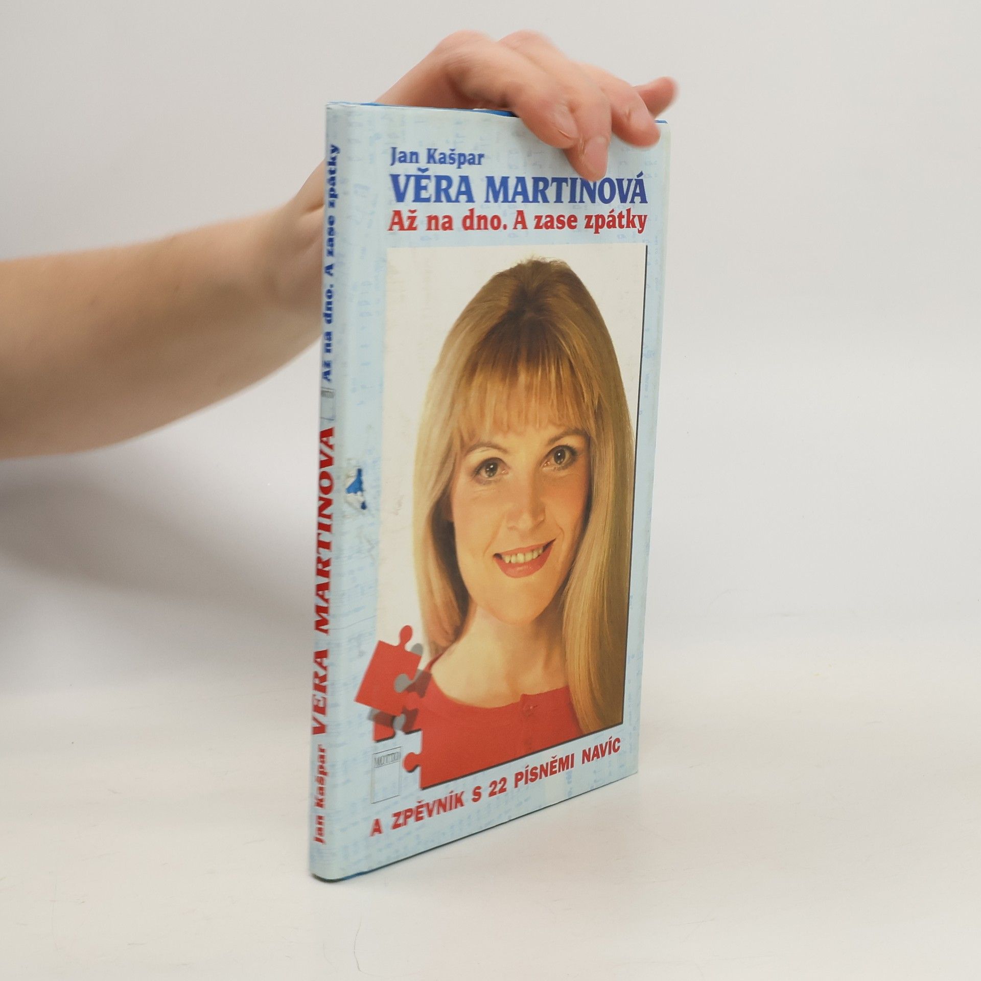 Věra Martinová. Až na dno a zase zpátky