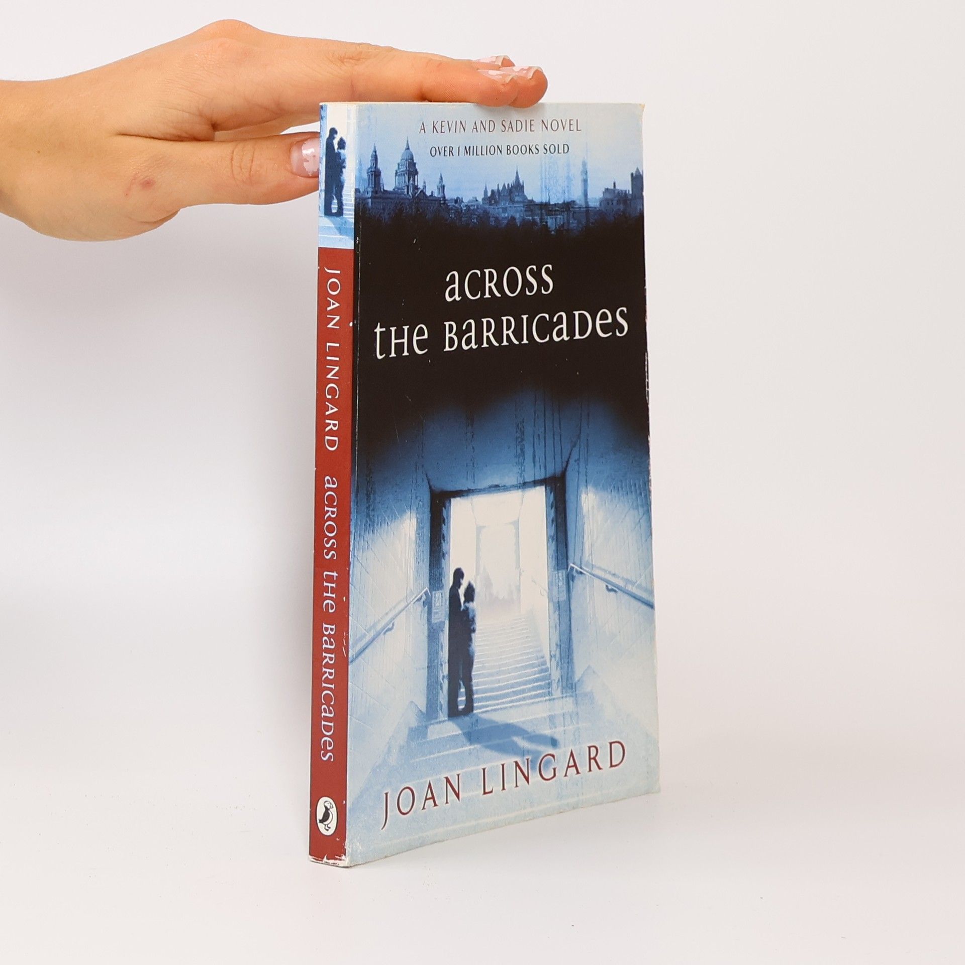 Joan Lingard Kevin and Sadie: Across the Barricades