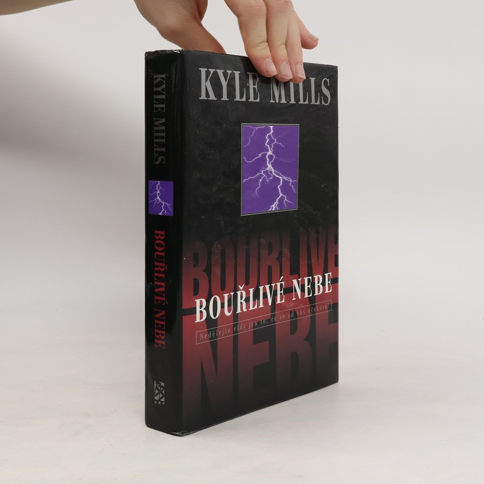 Kyle Mills Bouřlivé nebe