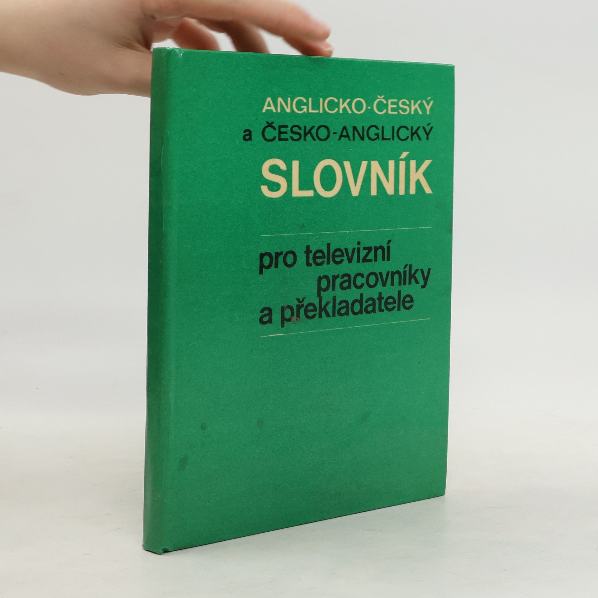 Anglicko-český a česko-anglický slovník pro televizní pracovníky a překladatele