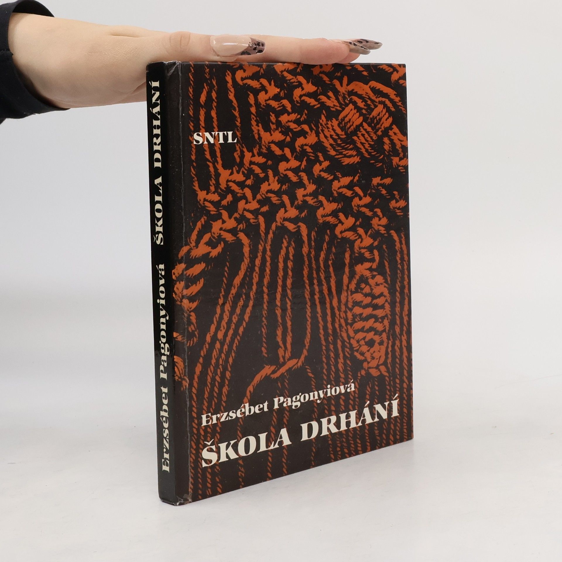 Erzsébet Pagonyi Škola drhání