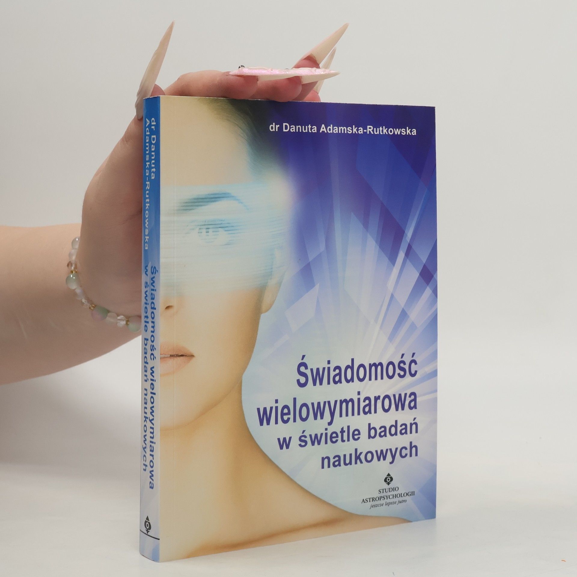 Świadomość wielowymiarowa w świetle badań naukowych
