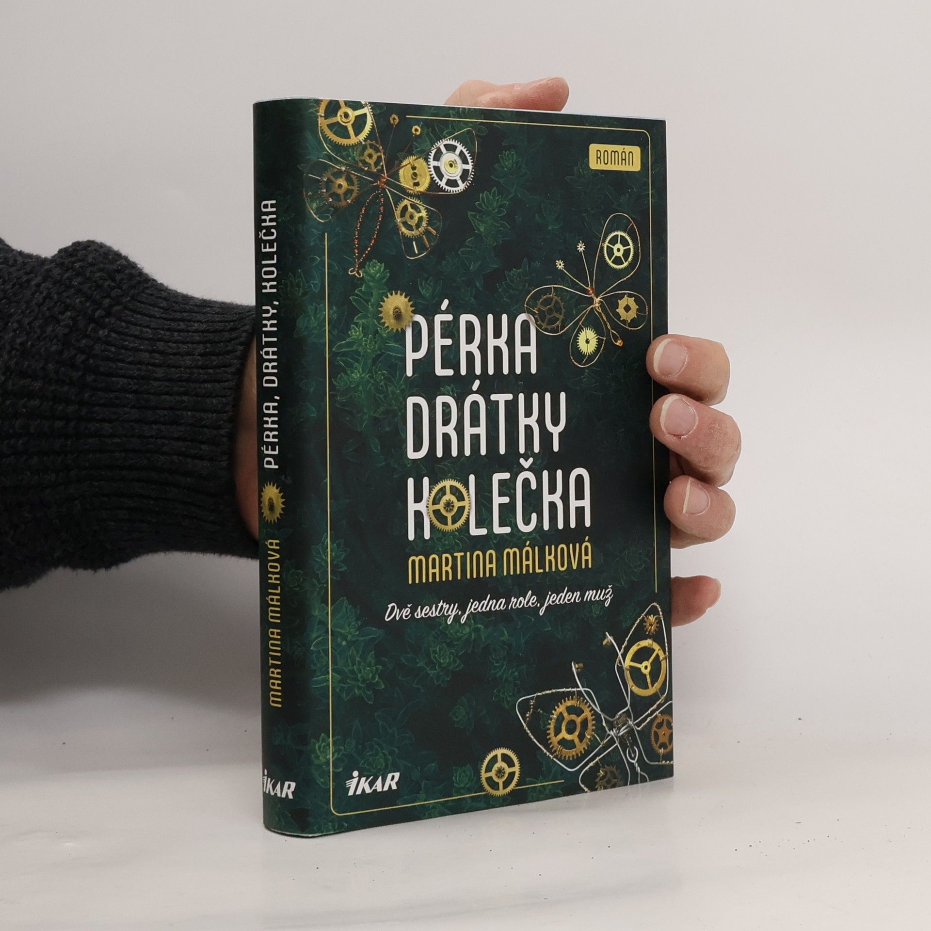 Martina Málková Pérka, drátky, kolečka: Dvě sestry, jedna role, jeden muž