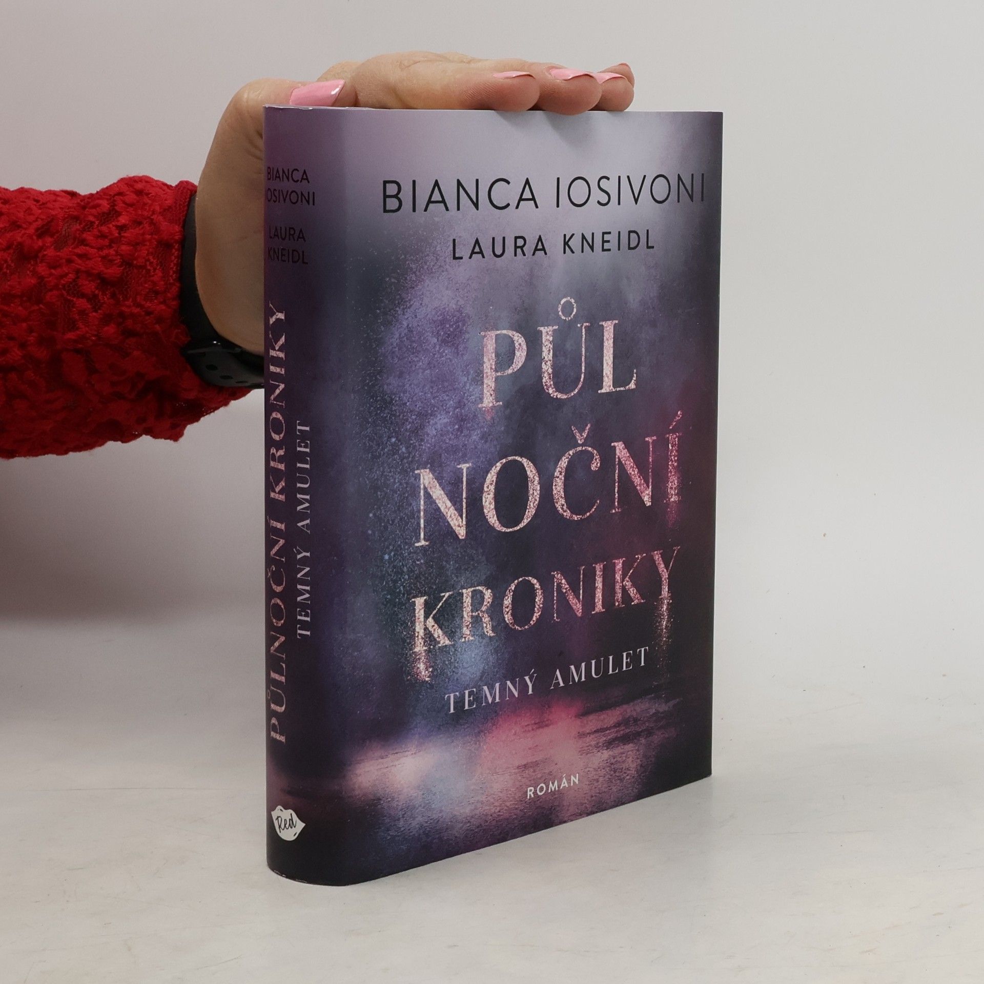 Bianca Iosivoni Půlnoční kroniky: Temný amulet.