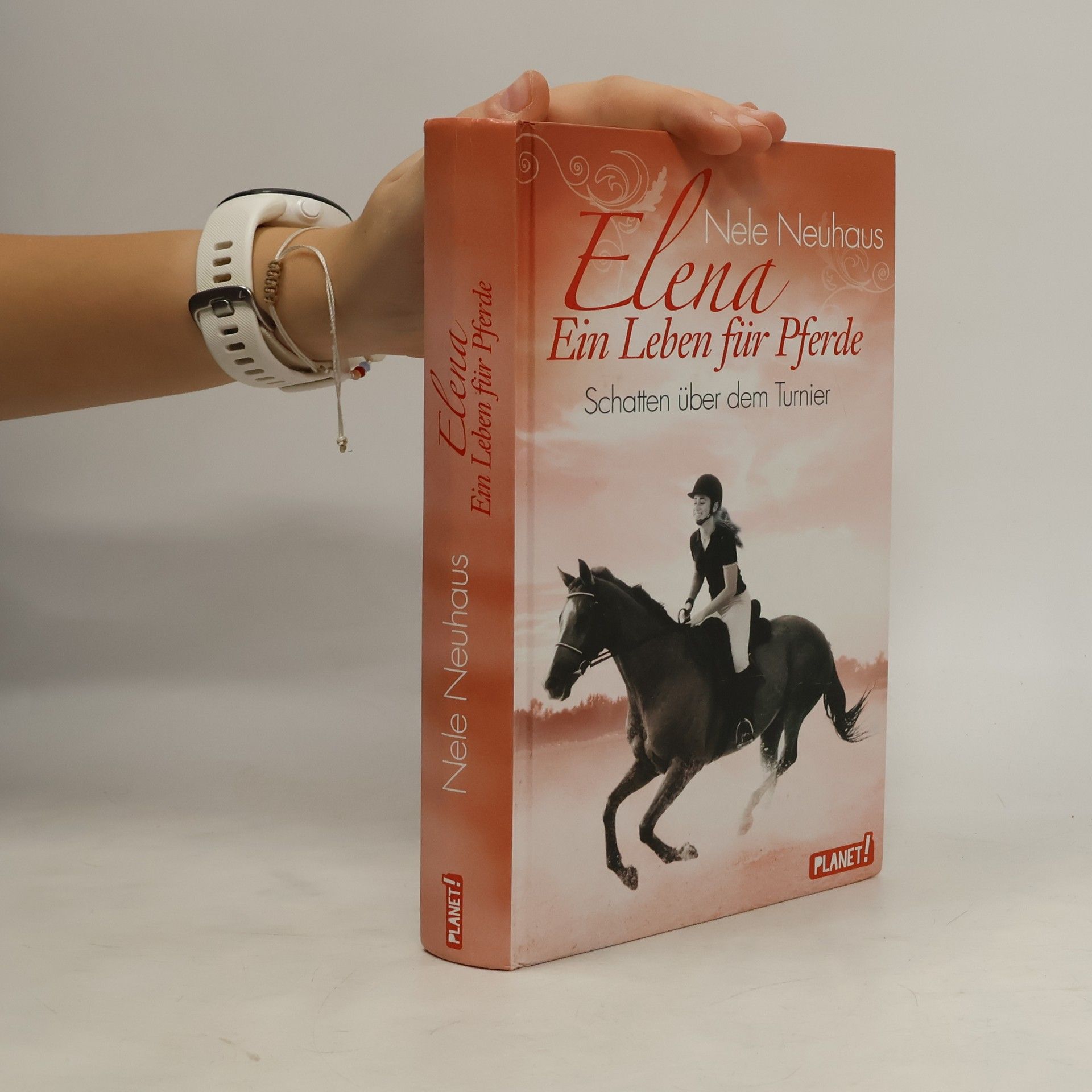 Nele Neuhaus Elena. Ein Leben für Pferde. Schatten über dem Turnier