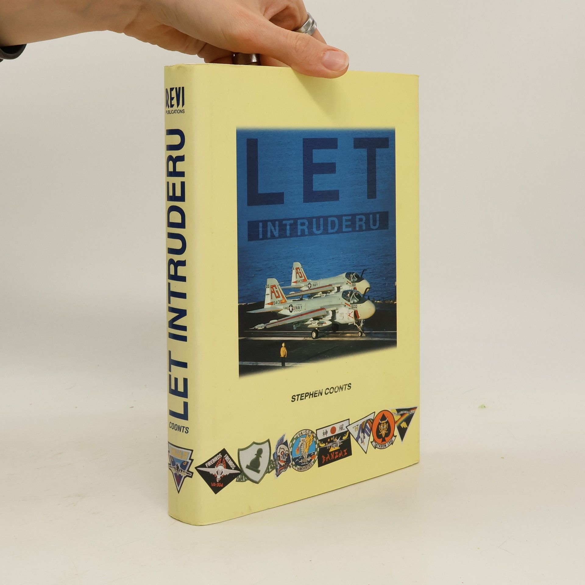 Stephen Coonts Let Intruderu
