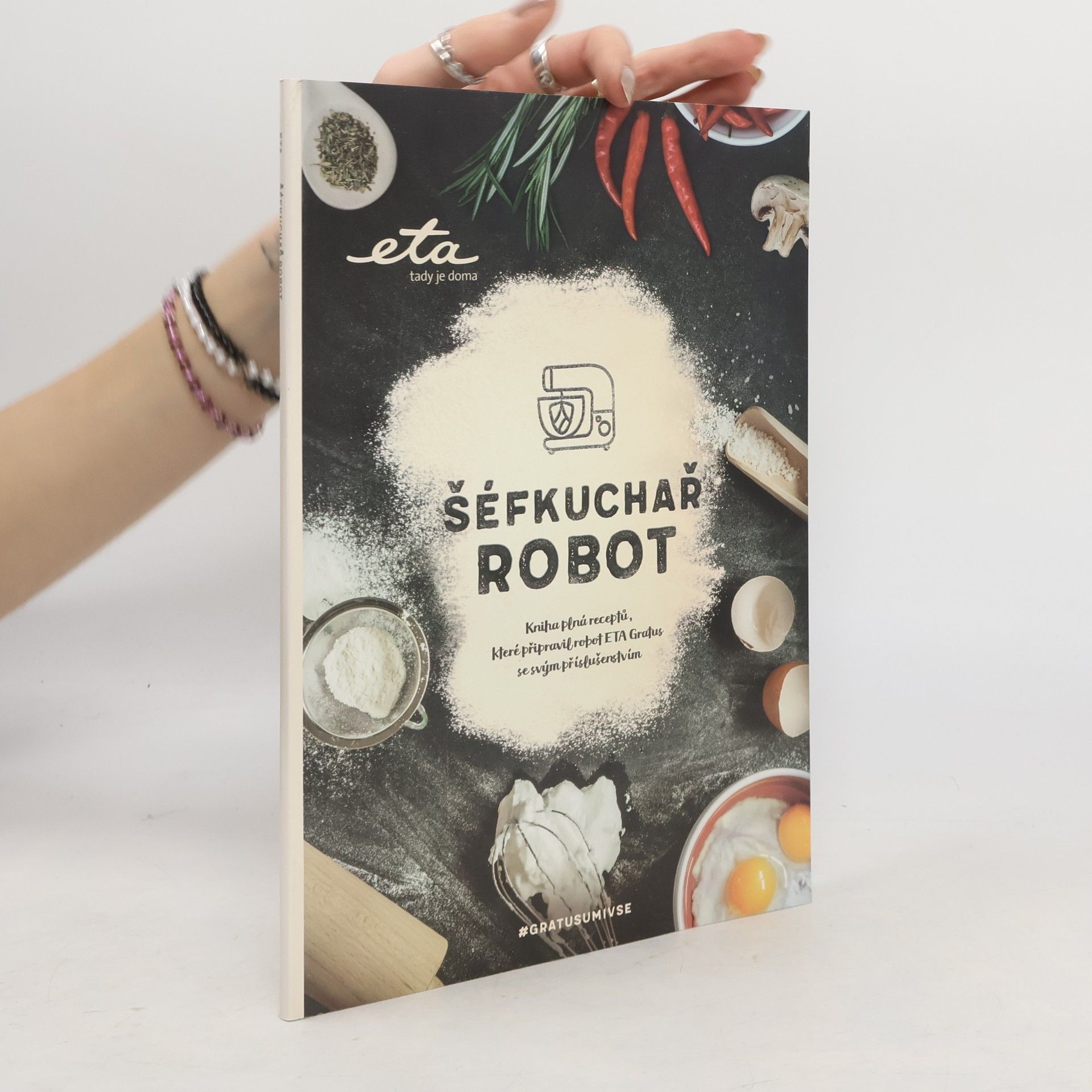 Kolektiv autorů Šéfkuchař robot : kniha plná receptů, které připravil robot ETA Gratus se svým příslušenstvím