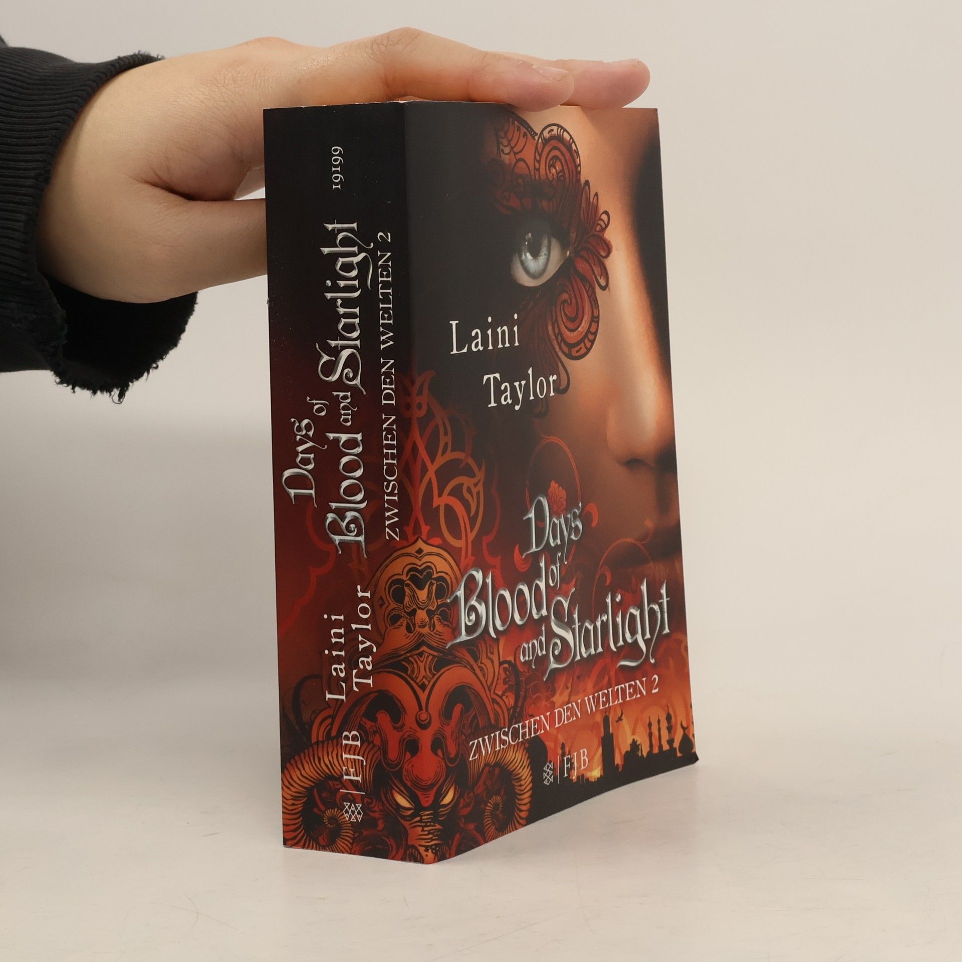 Laini Taylor Days of Blood and Starlight