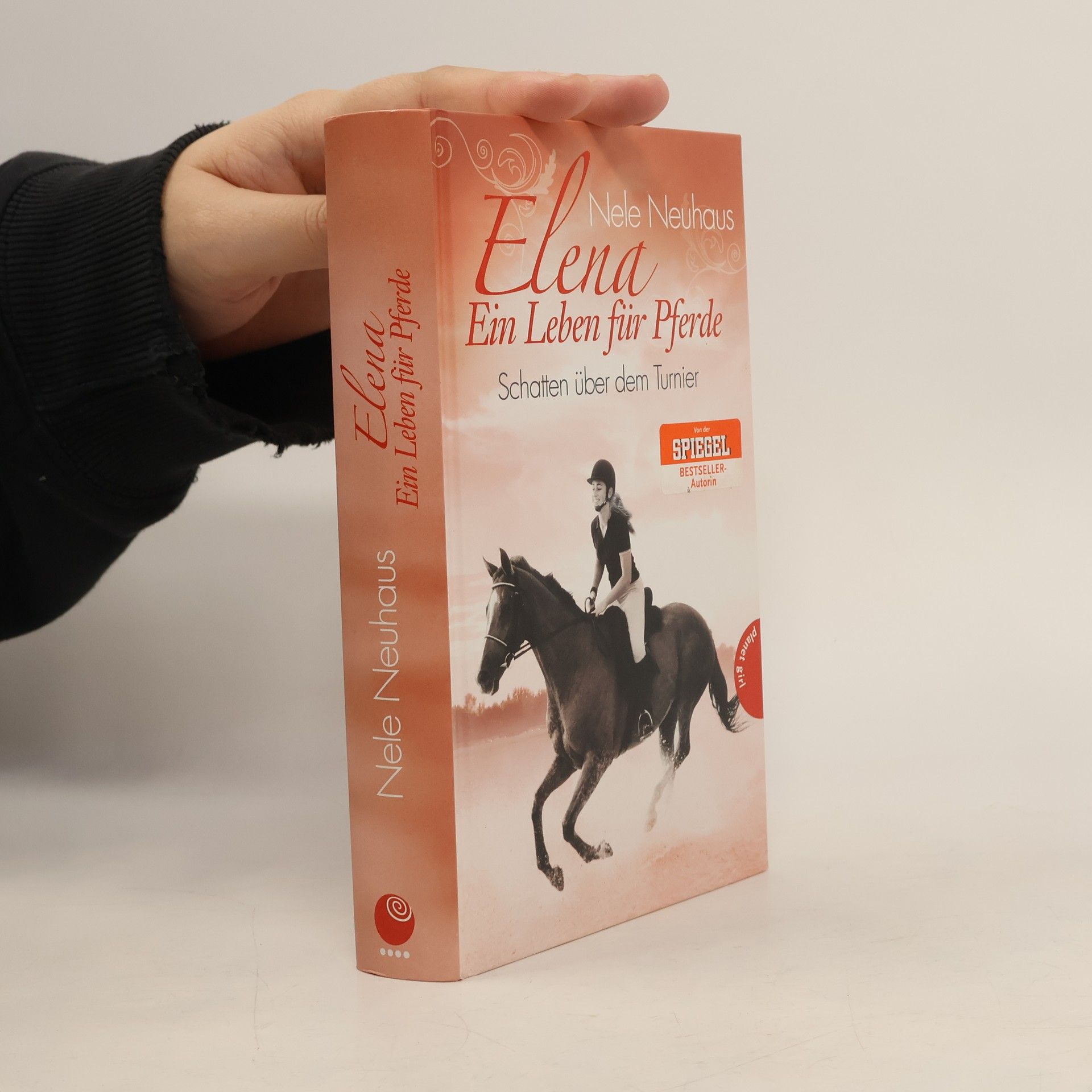 Nele Neuhaus Elena. Ein Leben für Pferde. Schatten über dem Turnier