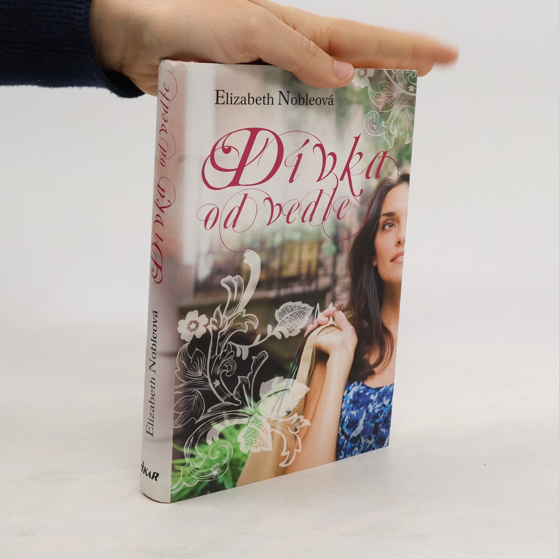 Elizabeth Elizabeth M. Noble Dívka od vedle