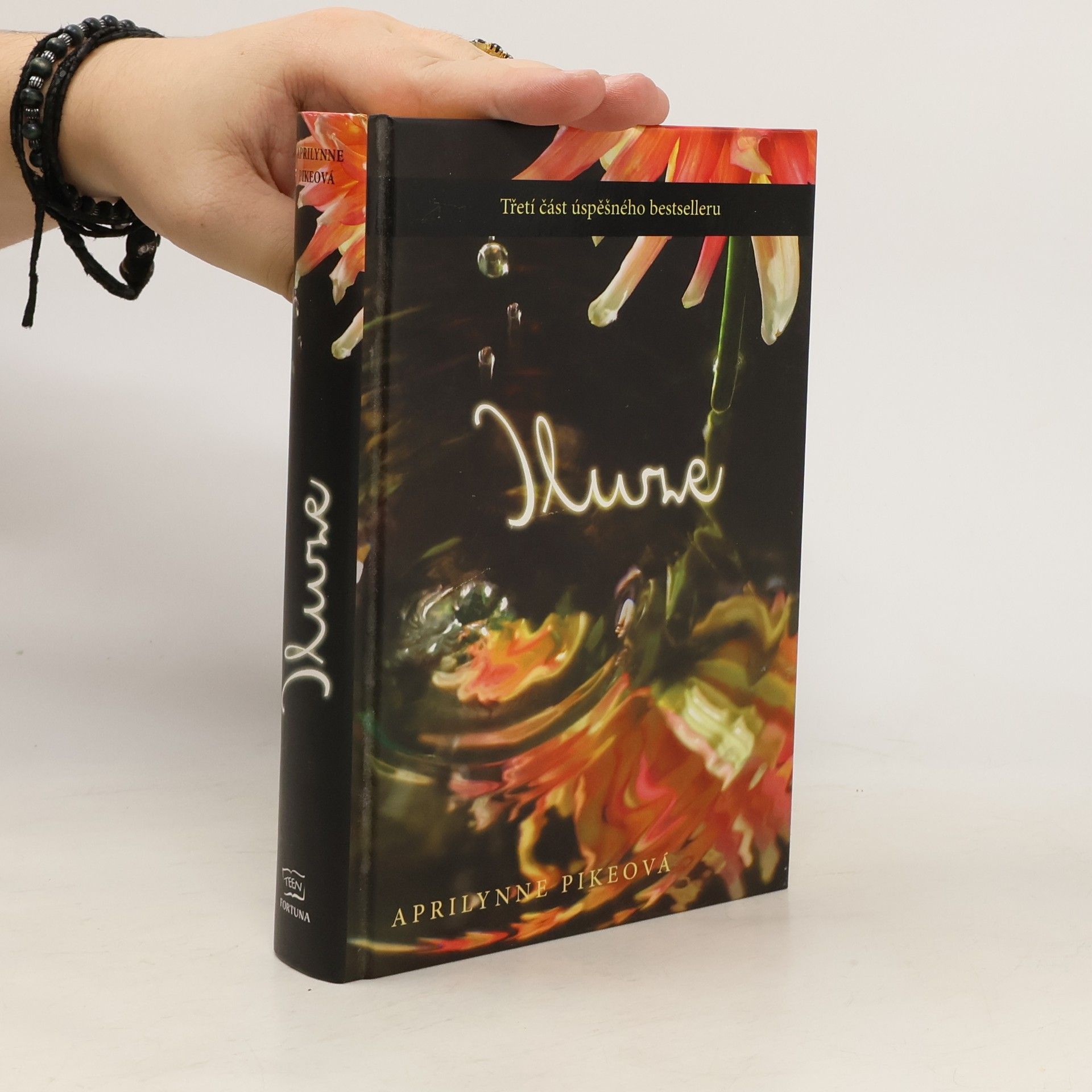 Aprilynne Pike Iluze