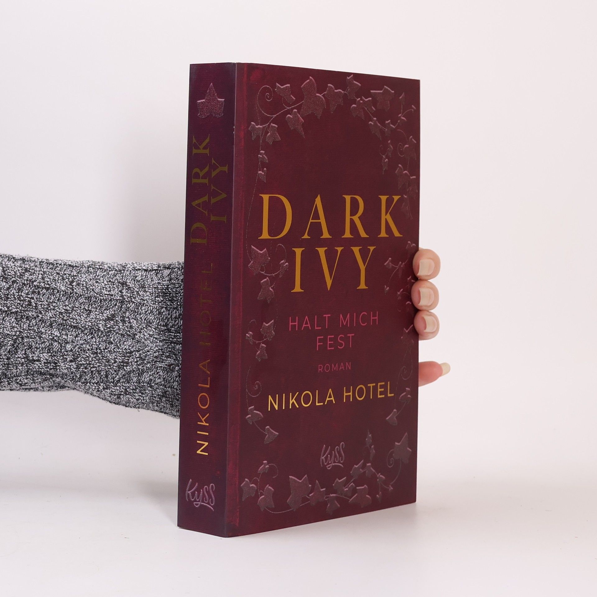 Nikola Hotel Dark Ivy - Halt mich fest