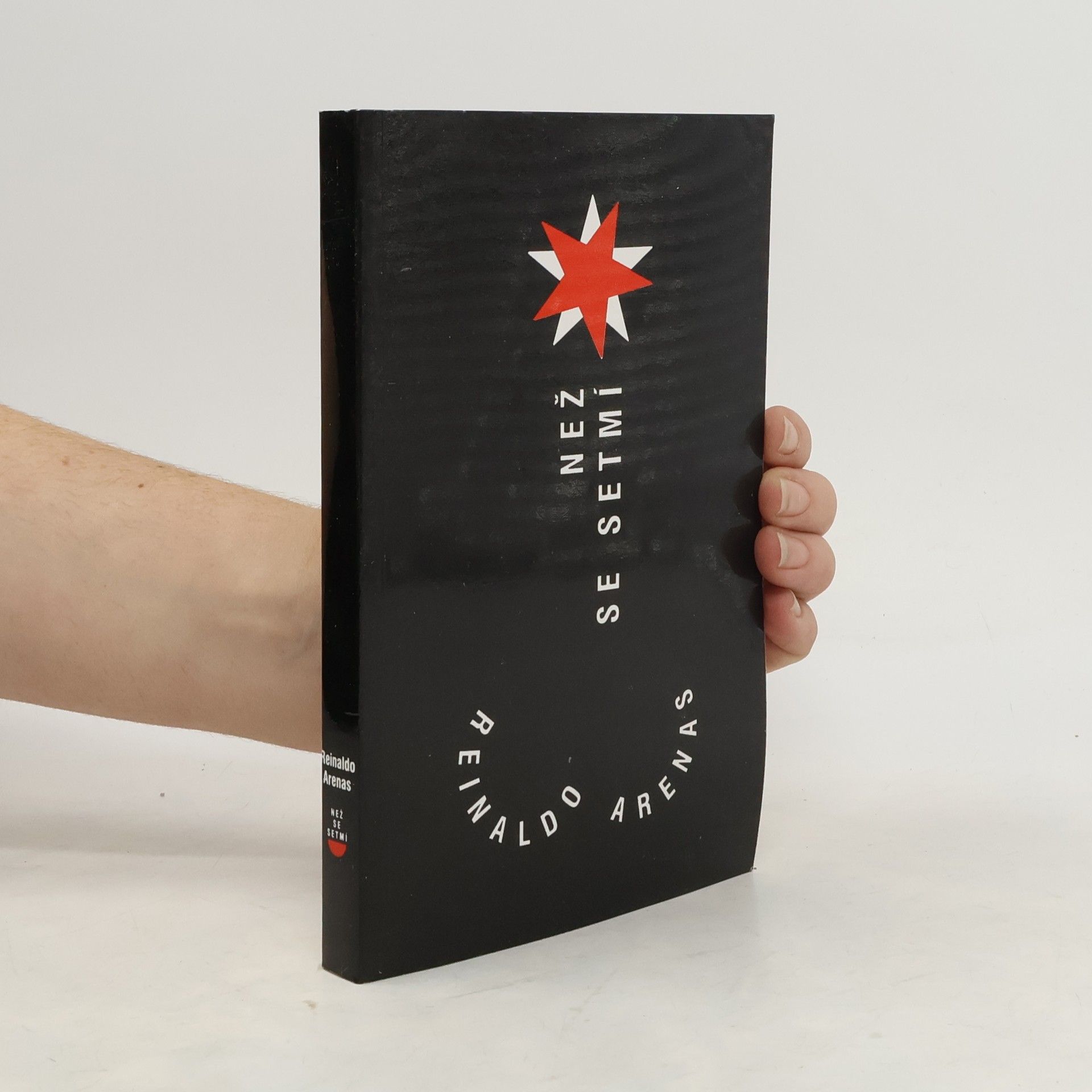 Reinaldo Arenas Než se setmí : autobiografie