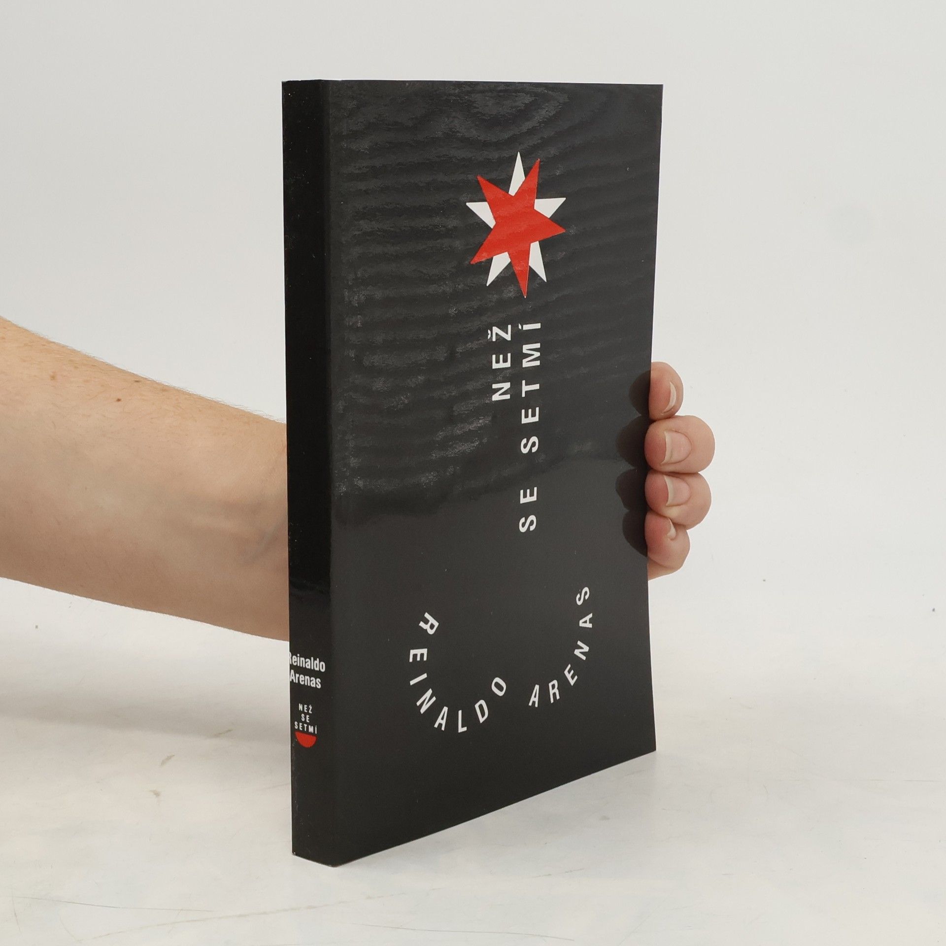 Reinaldo Arenas Než se setmí : autobiografie