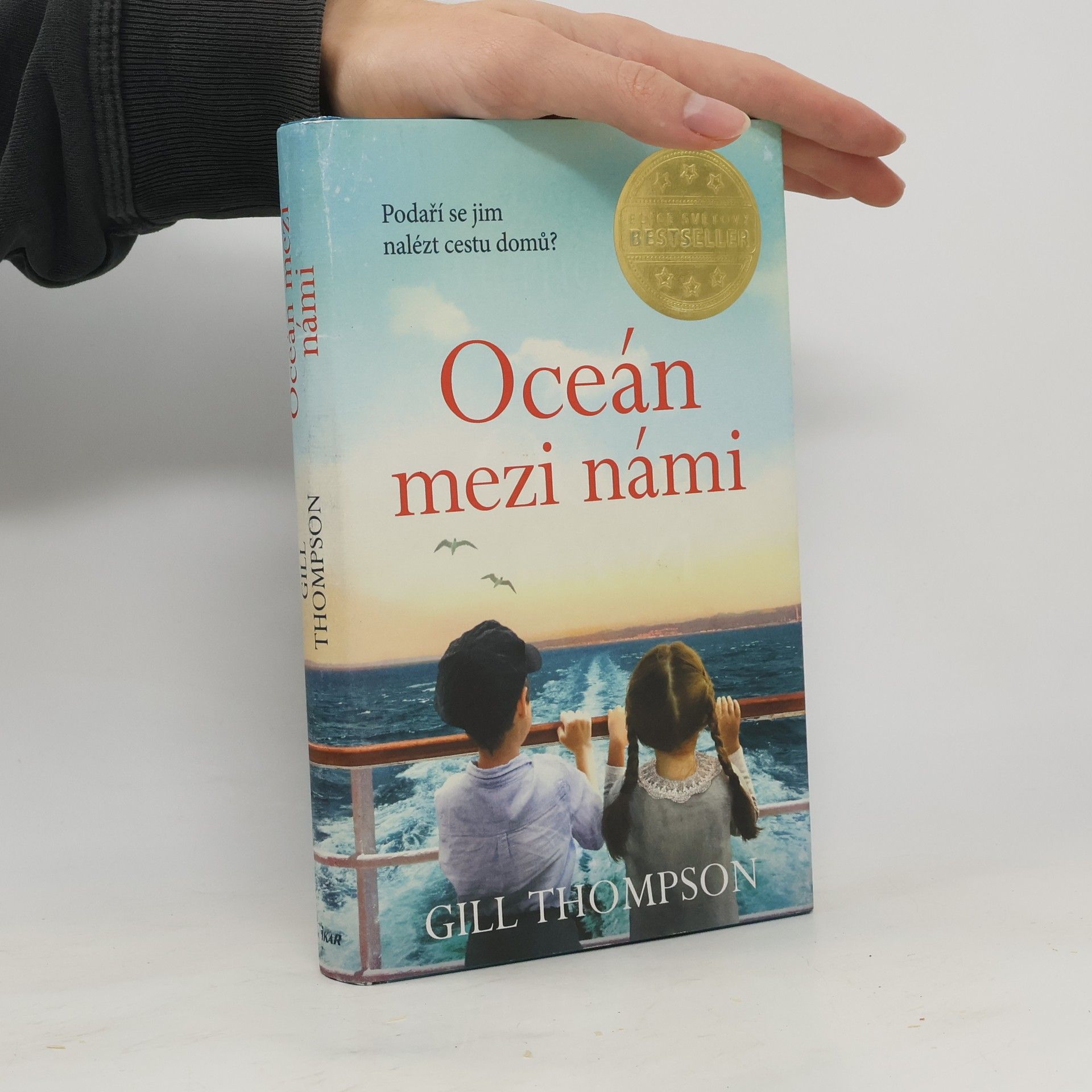 Gill Thompson Oceán mezi námi