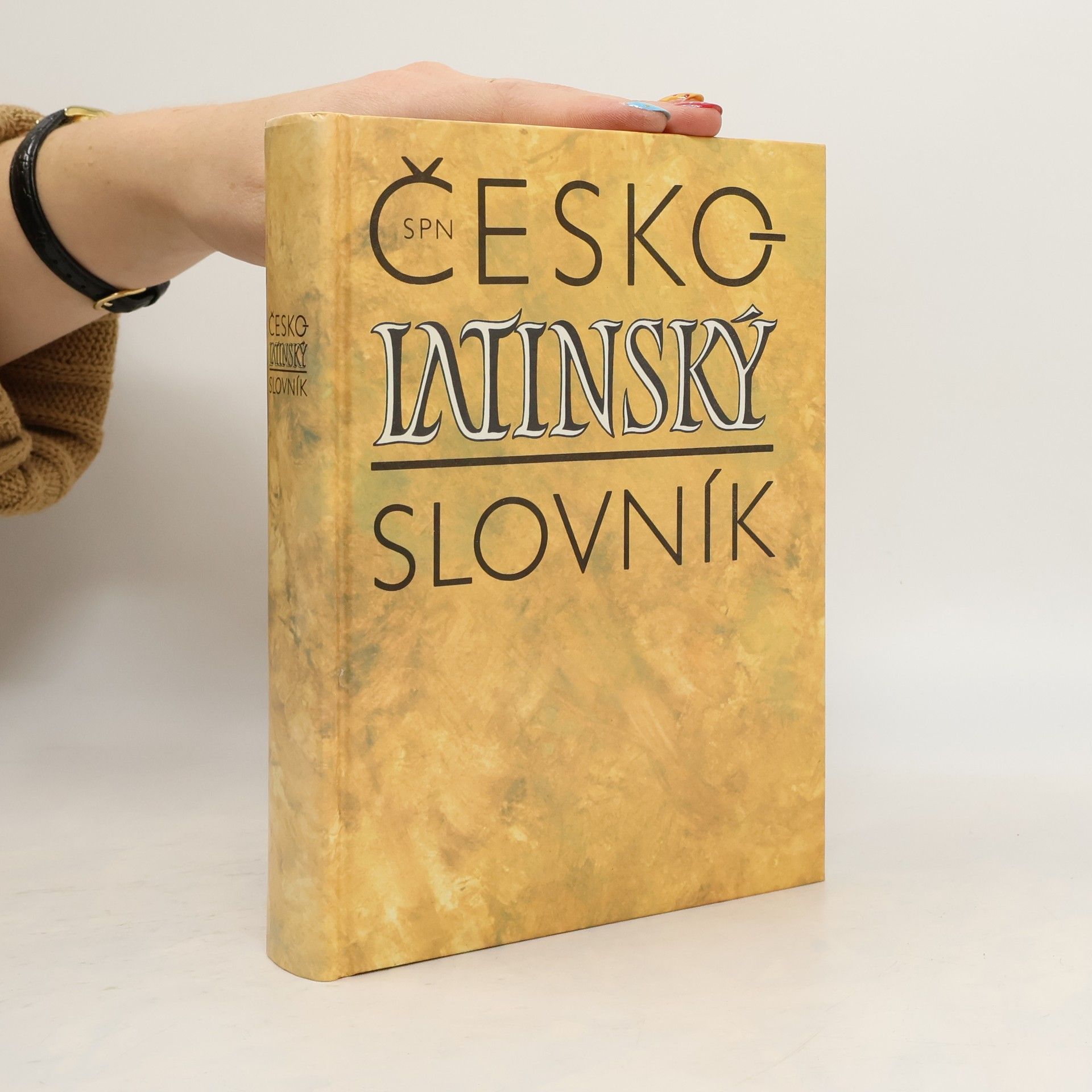 Česko-latinský slovník starověké a současné latiny