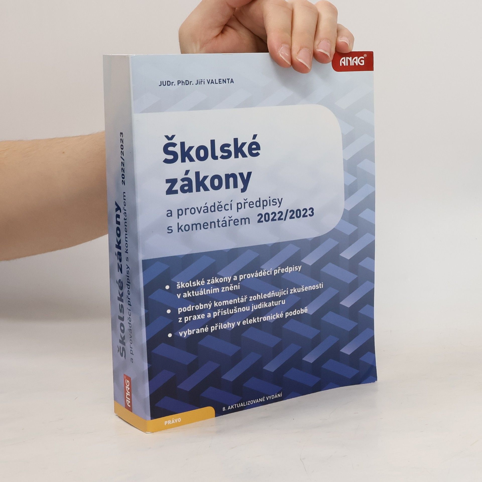 Jiří Valenta Školské zákony a prováděcí předpisy s komentářem 2022/2023