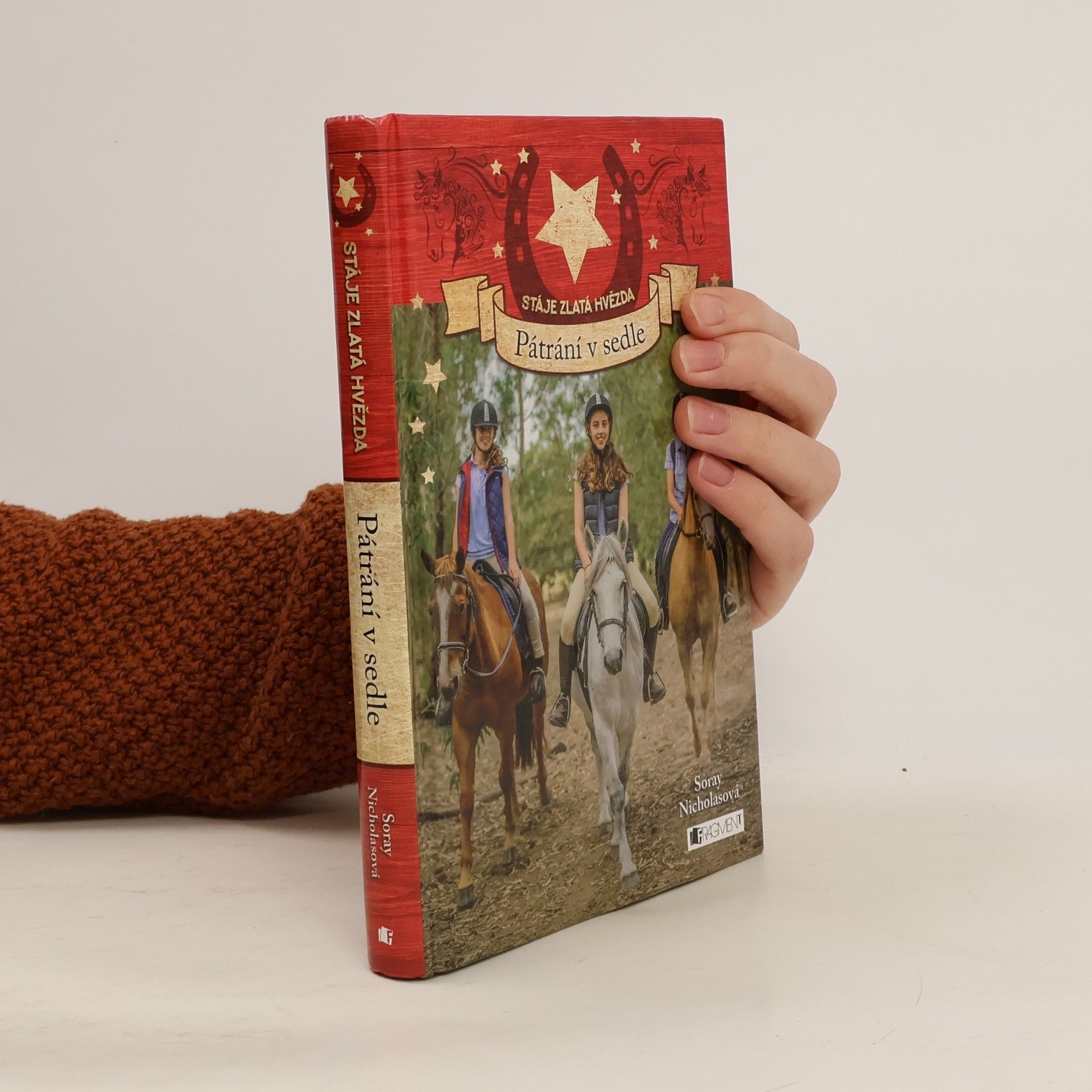 Soray Nicholas Pátrání v sedle. Stáje Zlatá hvězda