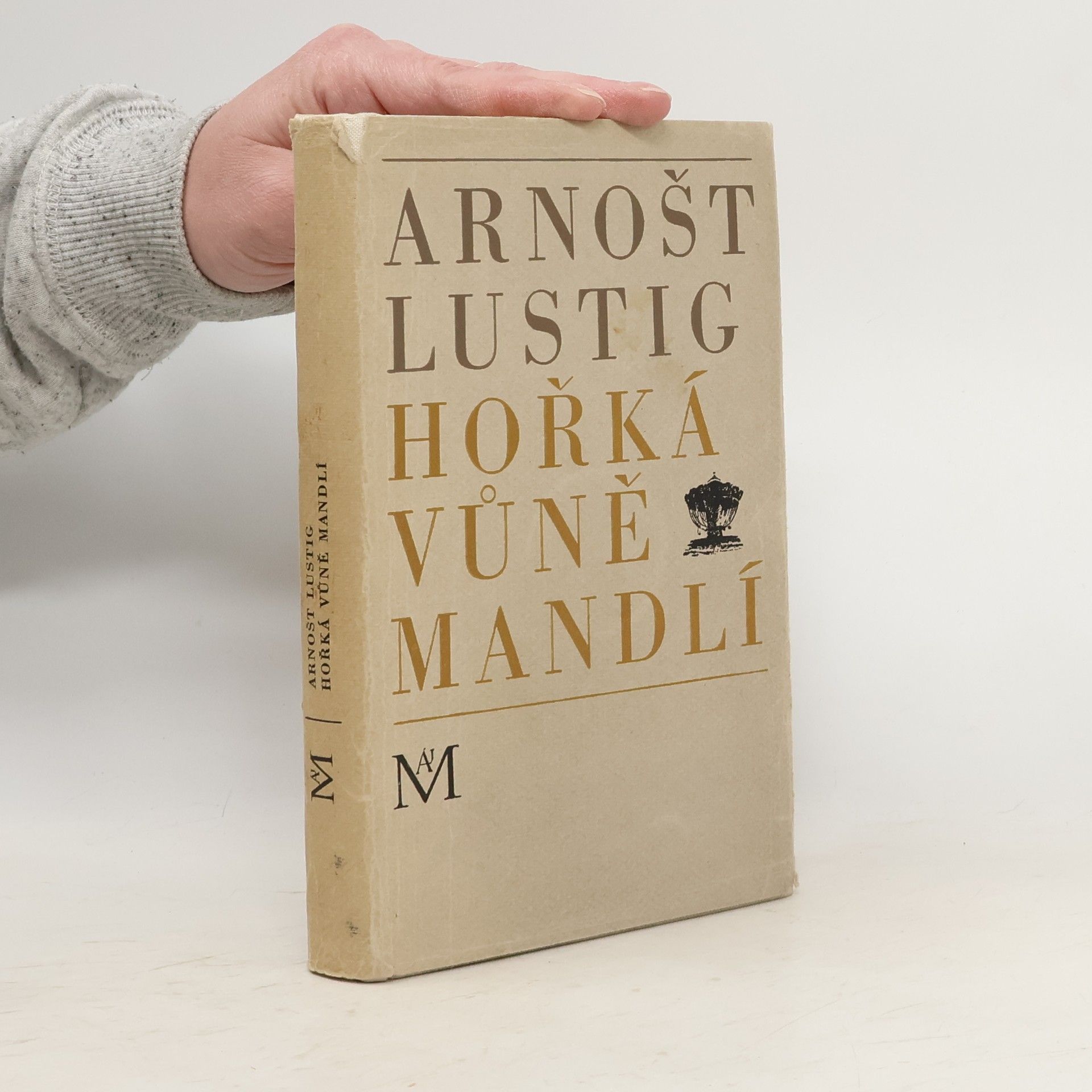 Hořká vůně mandlí