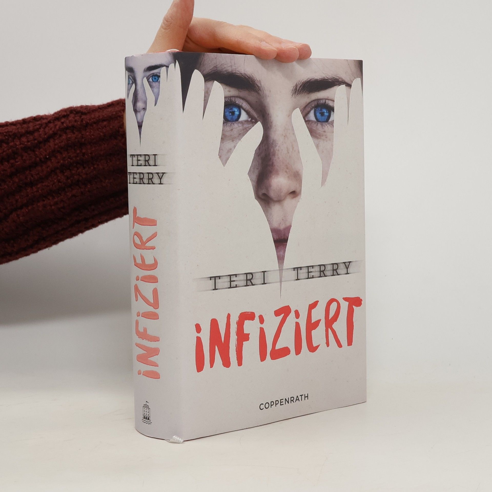 Teri Terry Infiziert