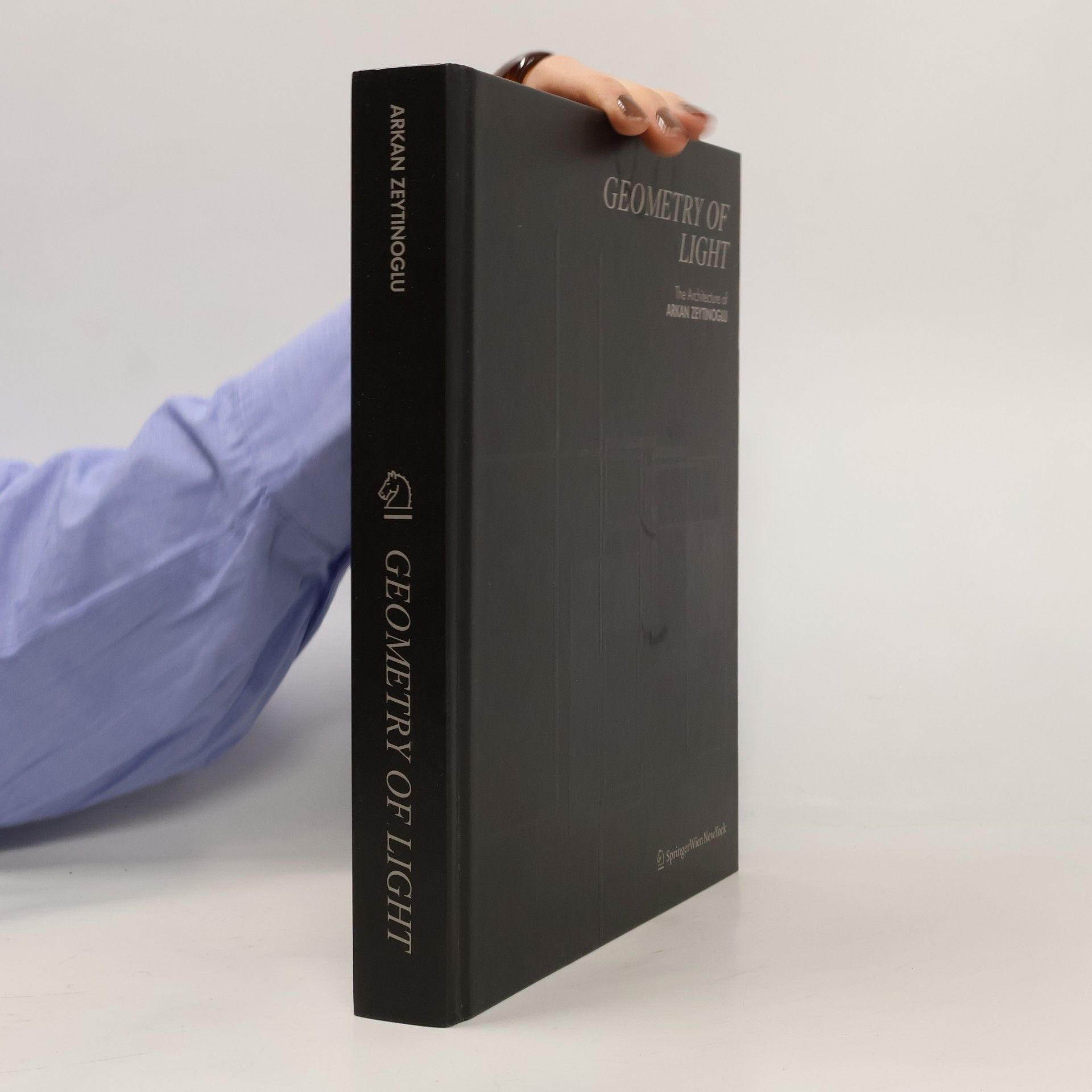 Arkan Zeytinoglu Geometry of light. The architecture of Arkan Zeytinoglu