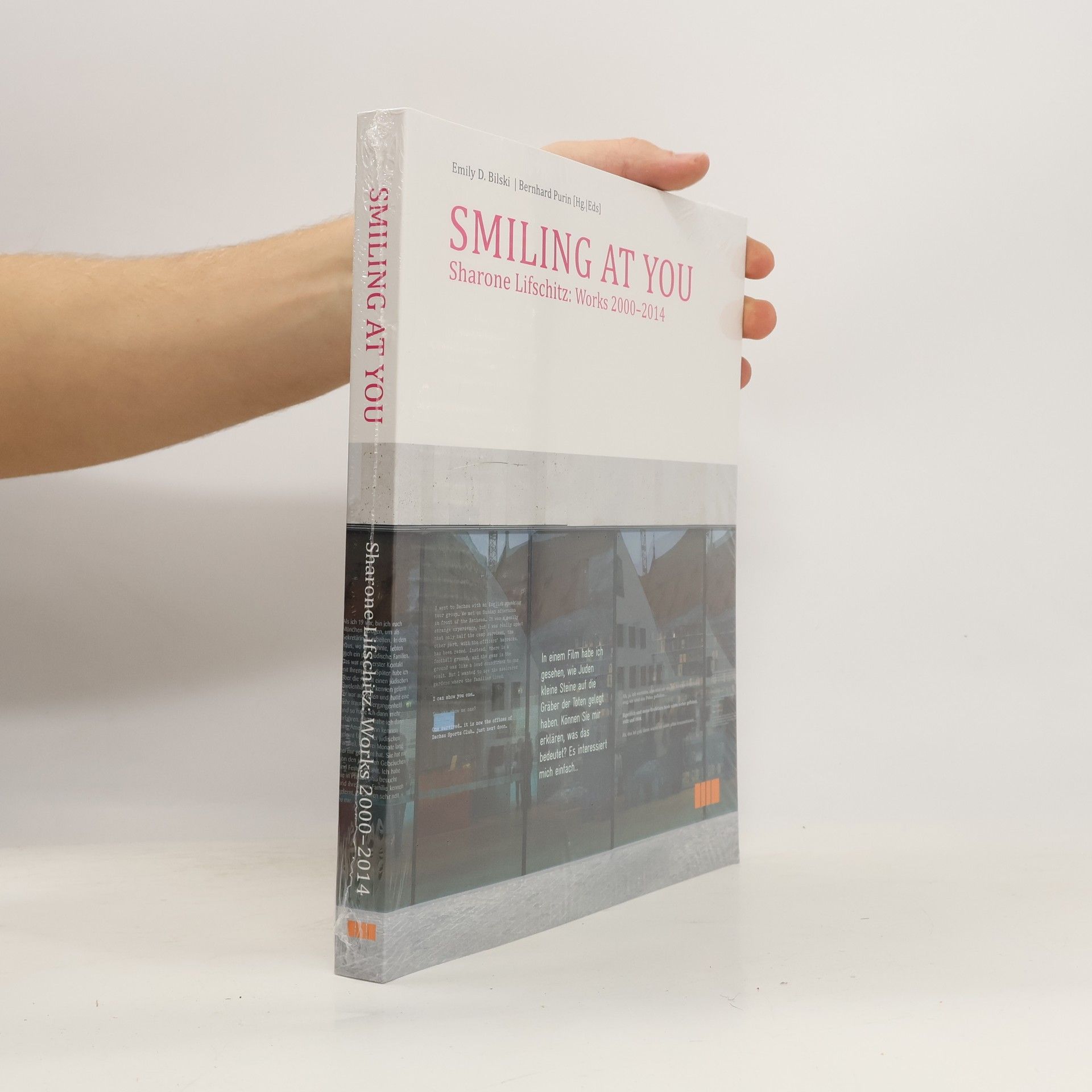 Sharone Lifschitz Smiling at you