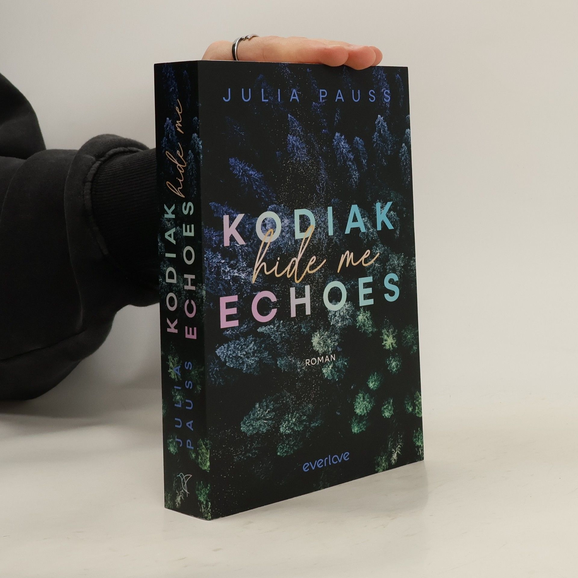 Julia Pauss Kodiak Echoes. Hide Me