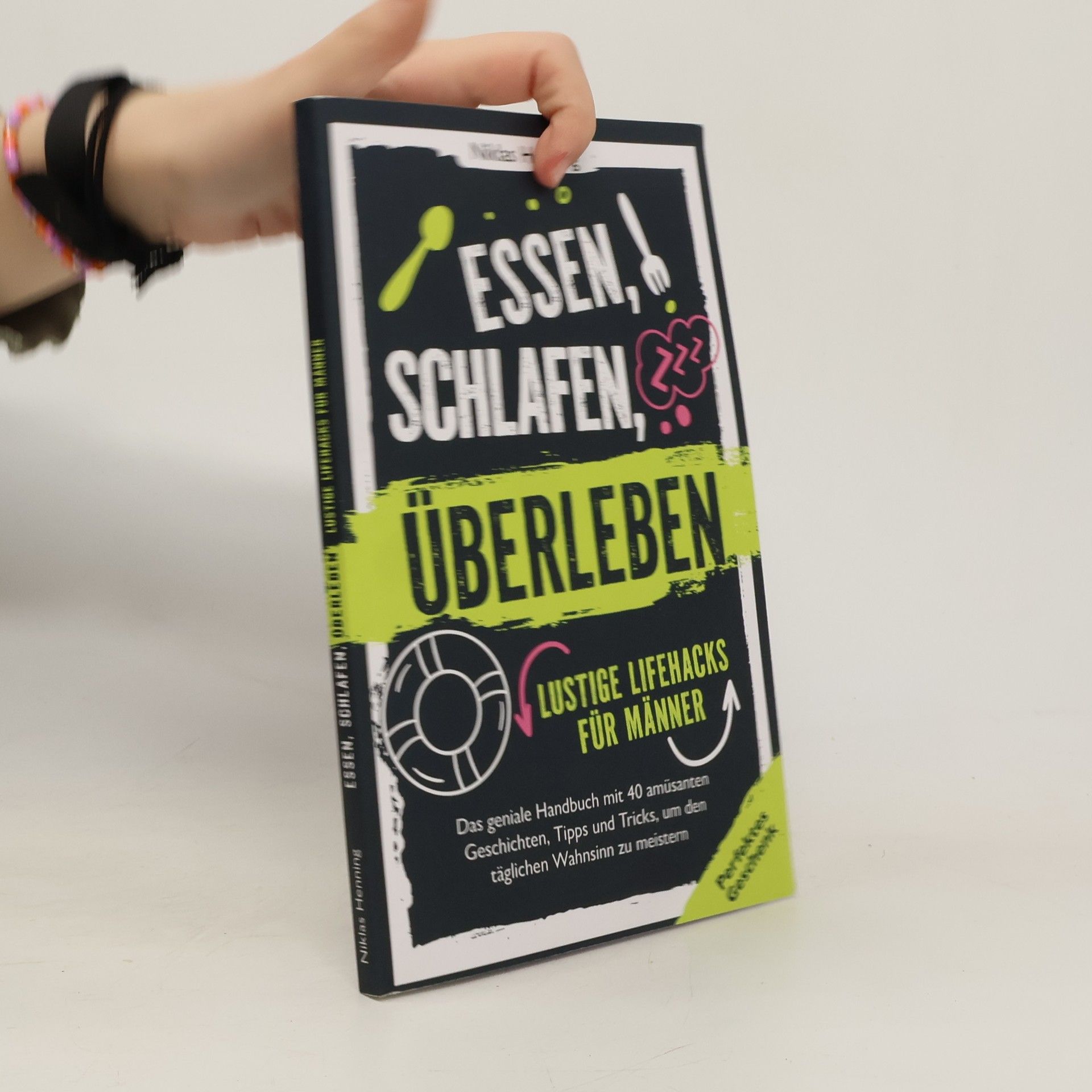 Niklas Henning Essen, schlafen, überleben. Lustige Lifehacks für Männer