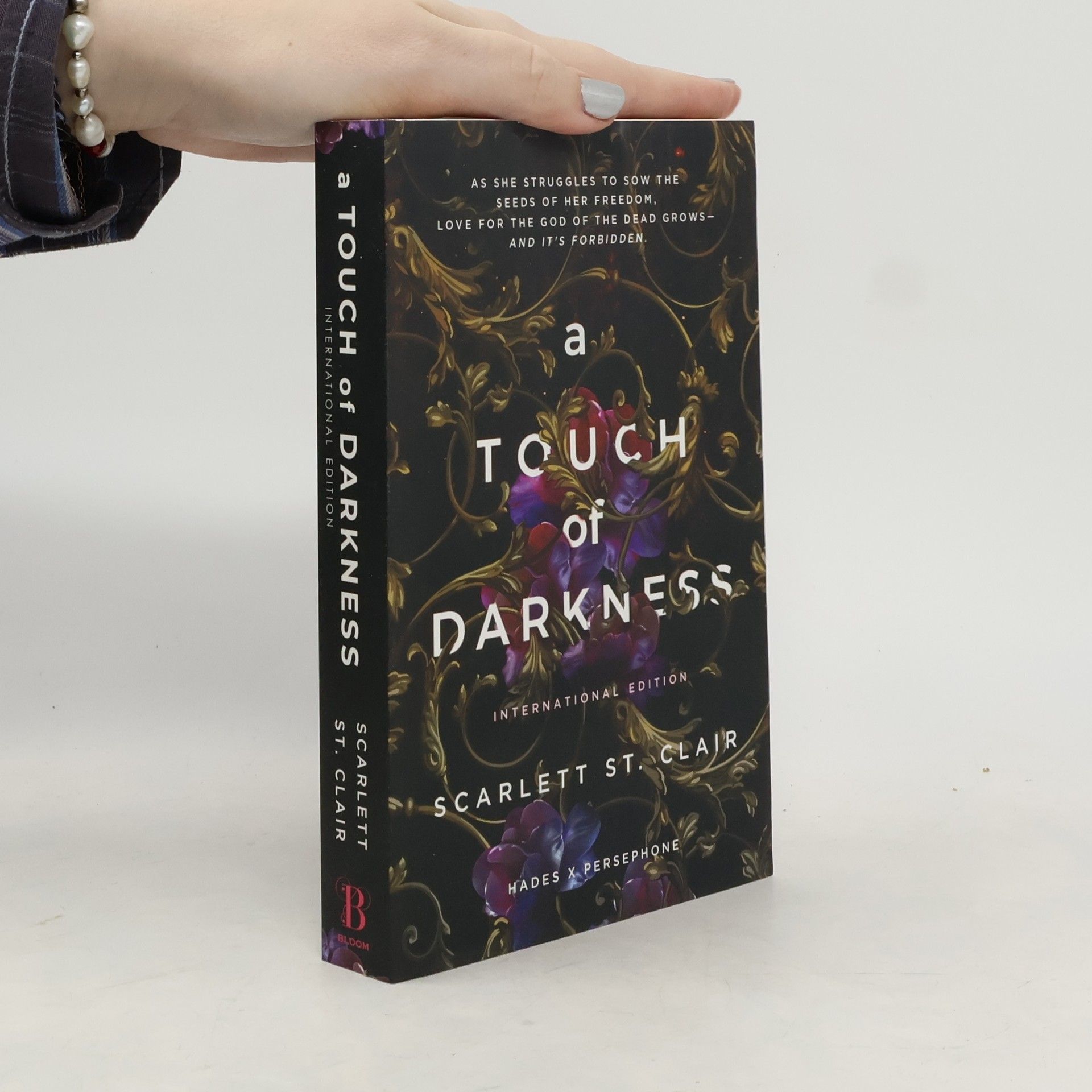 Scarlett St. Clair A Touch of Darkness