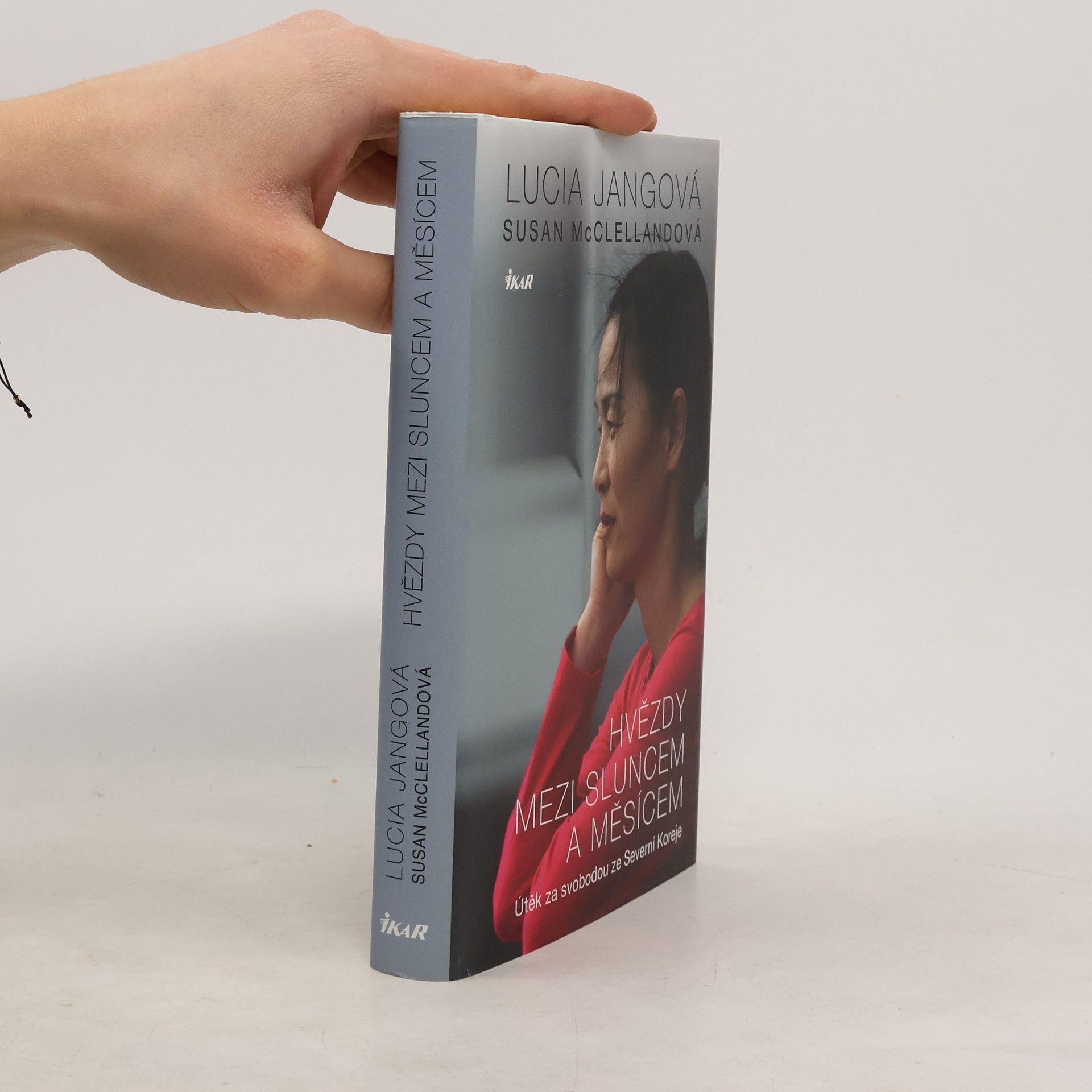 Lucia Jang Hvězdy mezi sluncem a měsícem : útěk za svobodou ze Severní Koreje