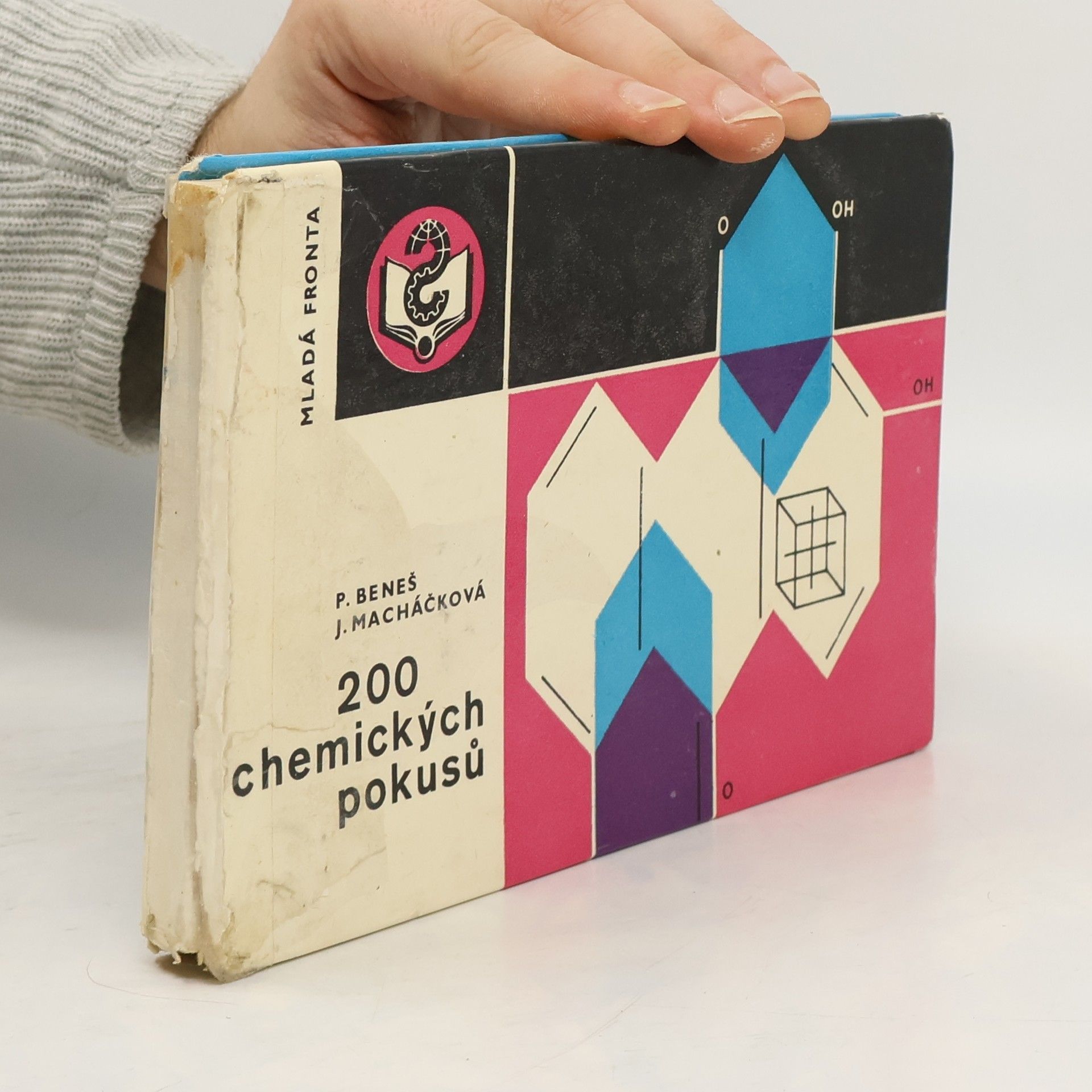 200 chemických pokusů