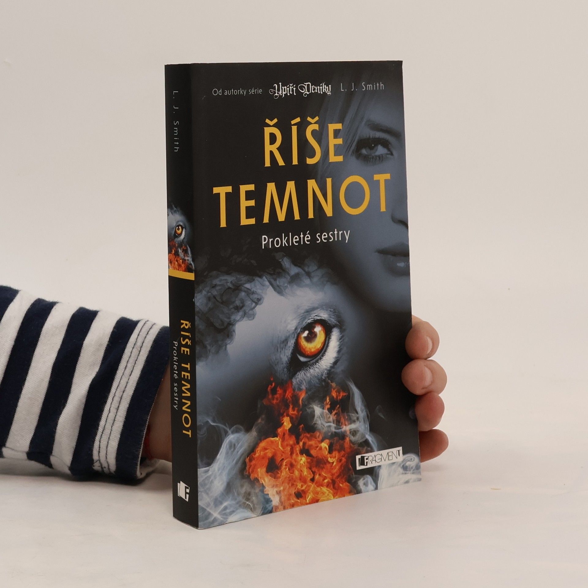 Lisa J. Smith Říše temnot. Prokleté sestry