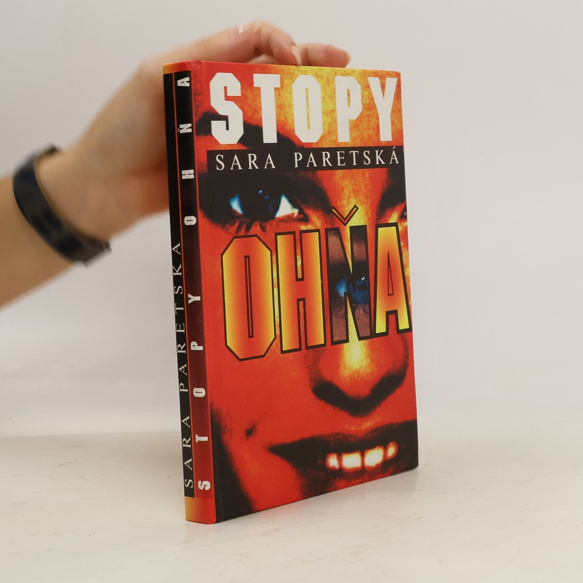 Sara Paretsky Stopy ohňa