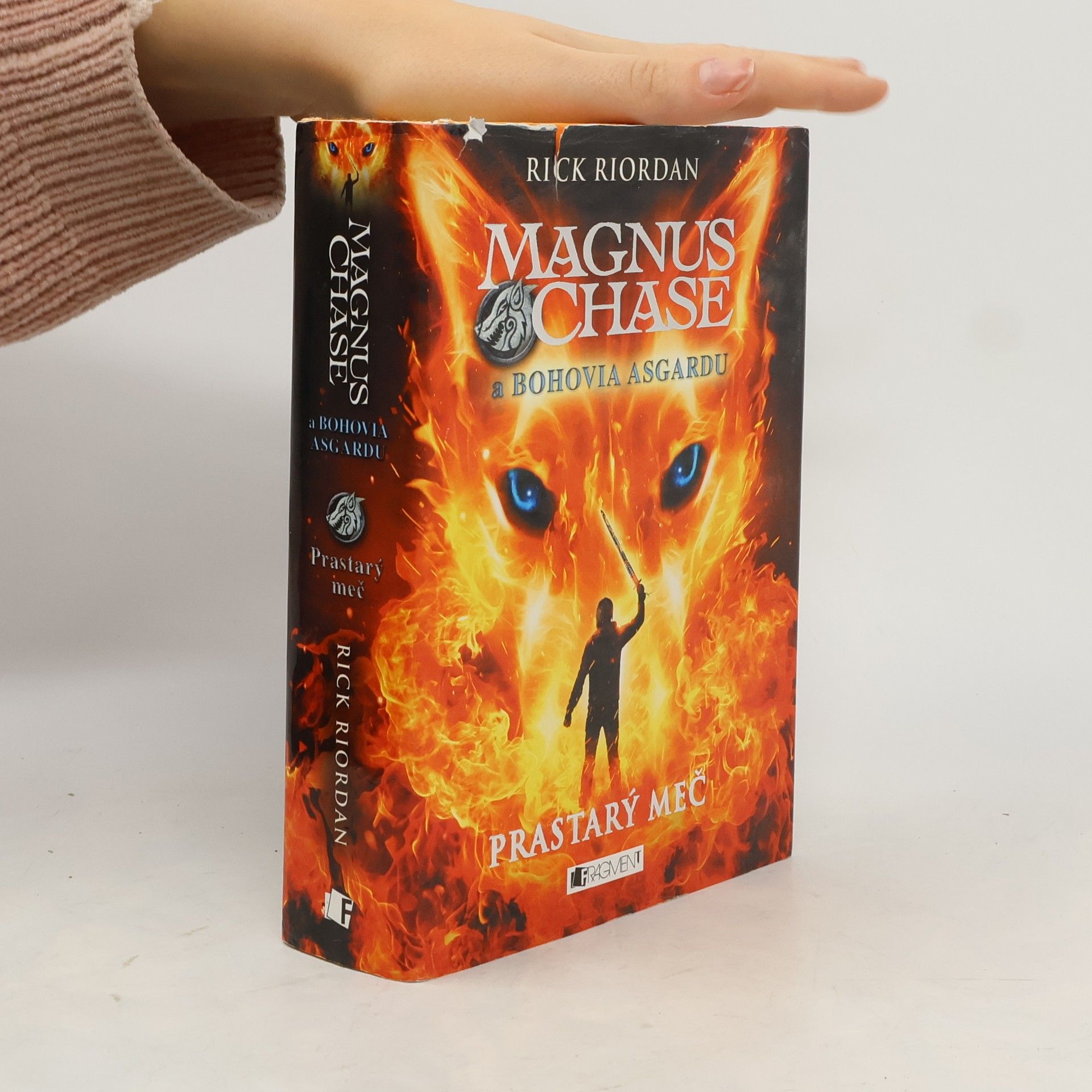 Rick Riordan Magnus Chase a Bohovia Asgardu - Prastarý meč