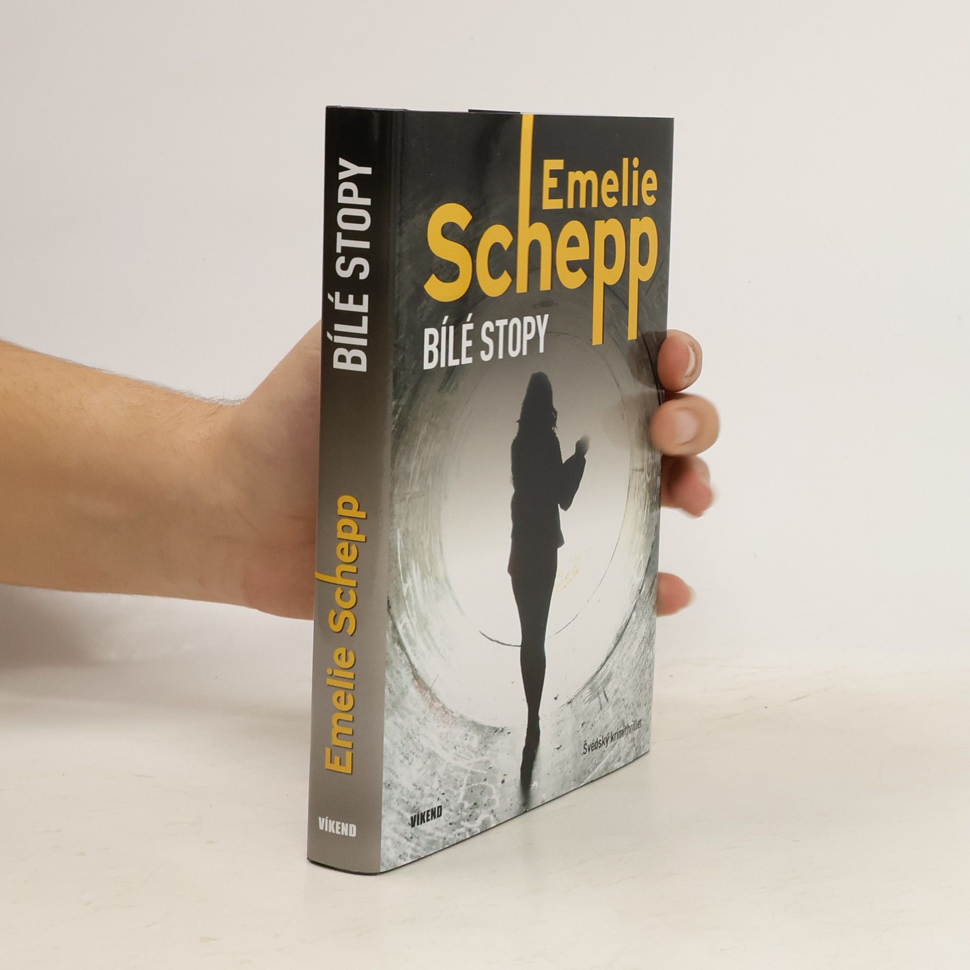 Emelie Schepp Bílé stopy