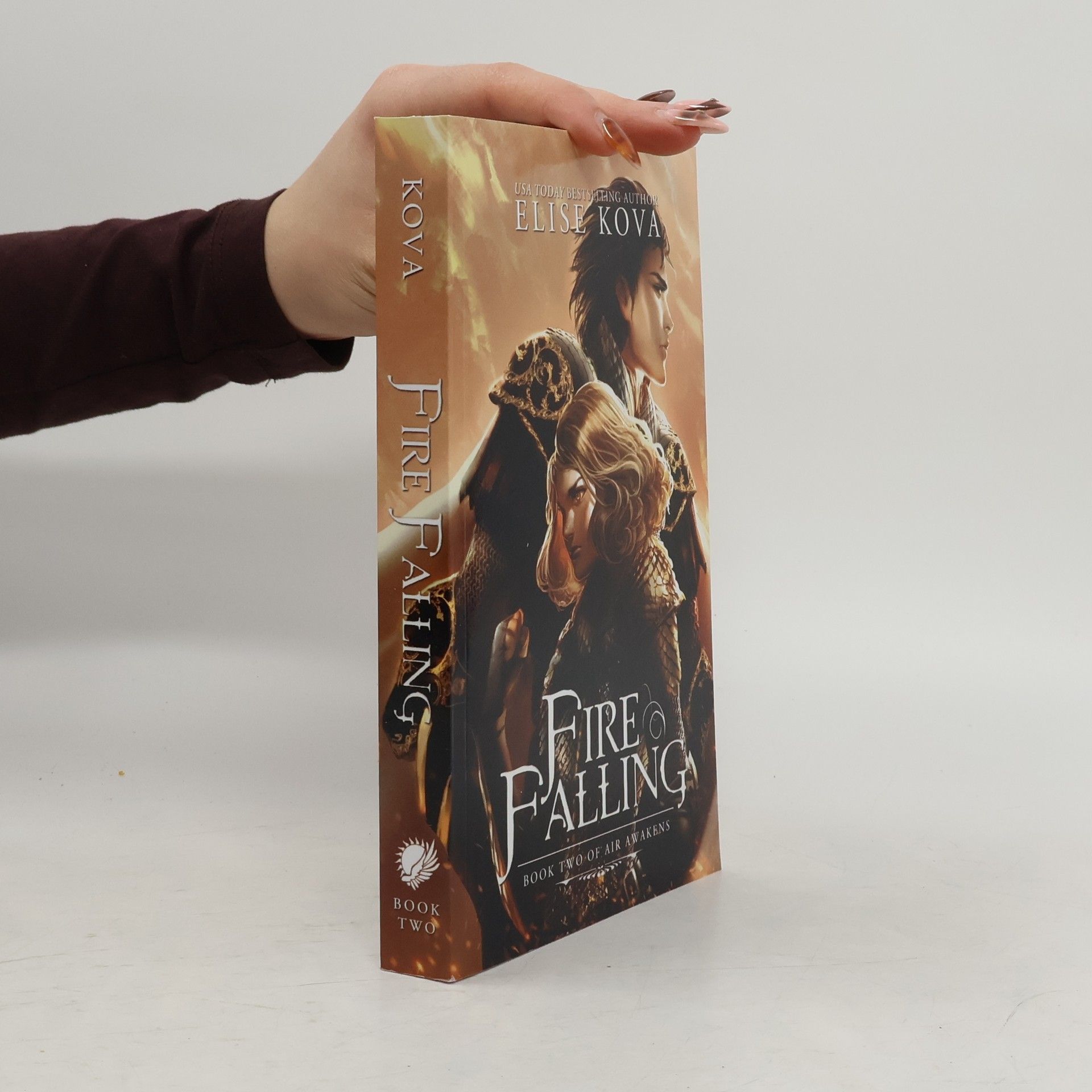 Elise Kova Fire Falling. Book Two of Air Awakens